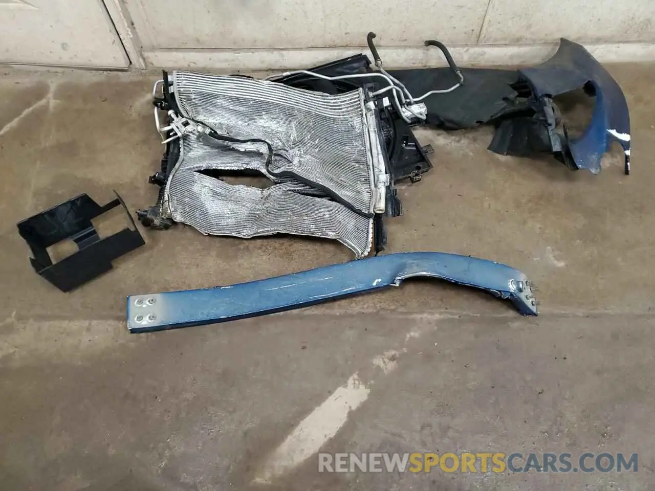 13 Photograph of a damaged car 2GNAXJEV0L6106350 CHEVROLET EQUINOX 2020