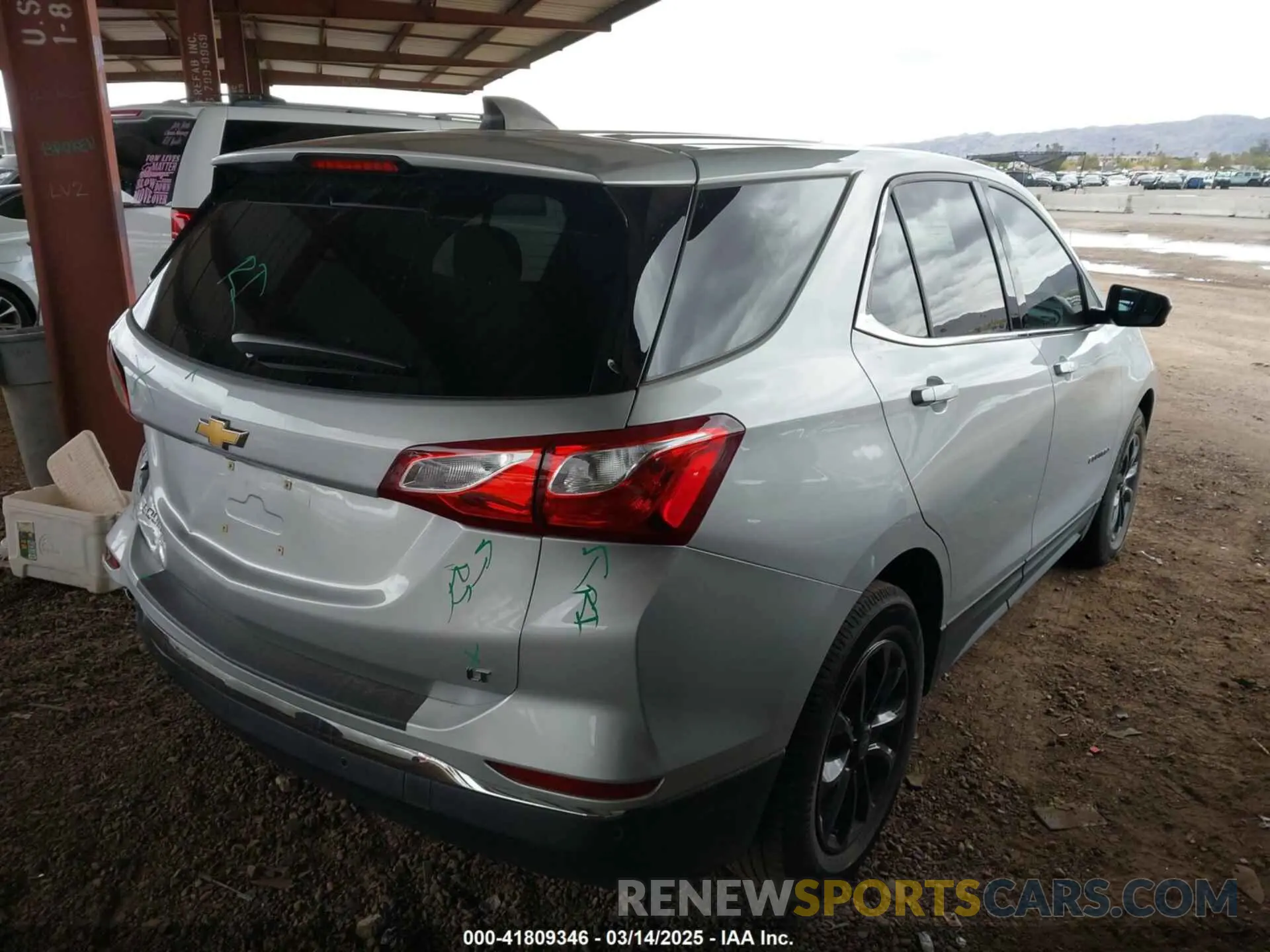 4 Photograph of a damaged car 2GNAXJEV0L6176382 CHEVROLET EQUINOX 2020