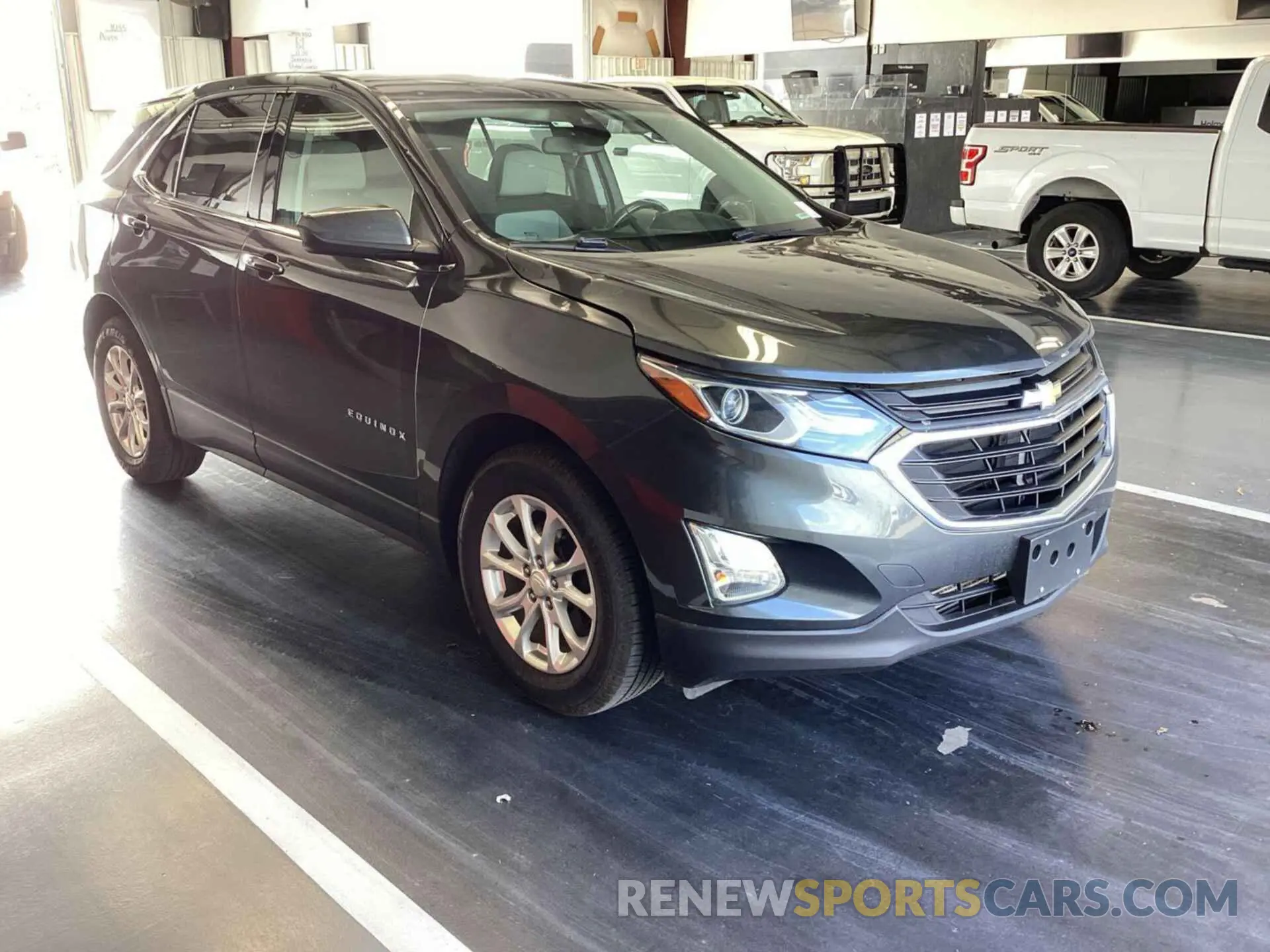 18 Photograph of a damaged car 2GNAXJEV0L6231459 CHEVROLET EQUINOX 2020