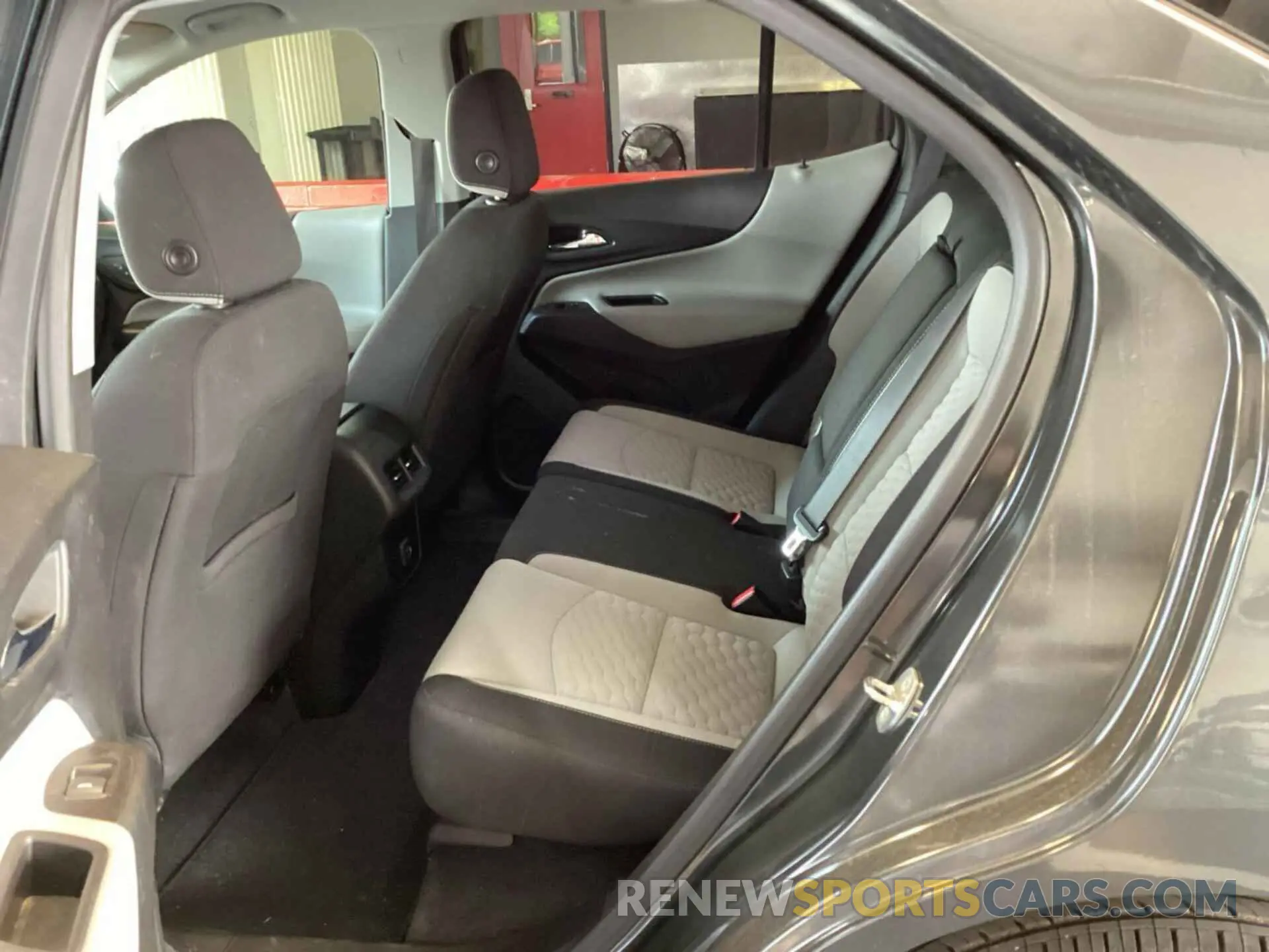 4 Photograph of a damaged car 2GNAXJEV0L6231459 CHEVROLET EQUINOX 2020