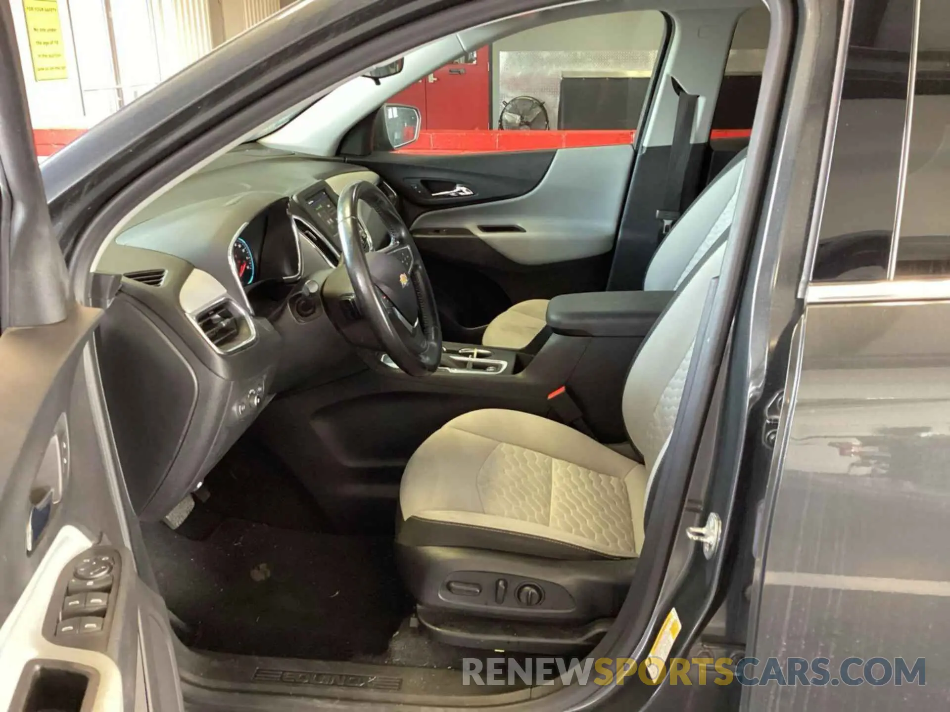8 Photograph of a damaged car 2GNAXJEV0L6231459 CHEVROLET EQUINOX 2020