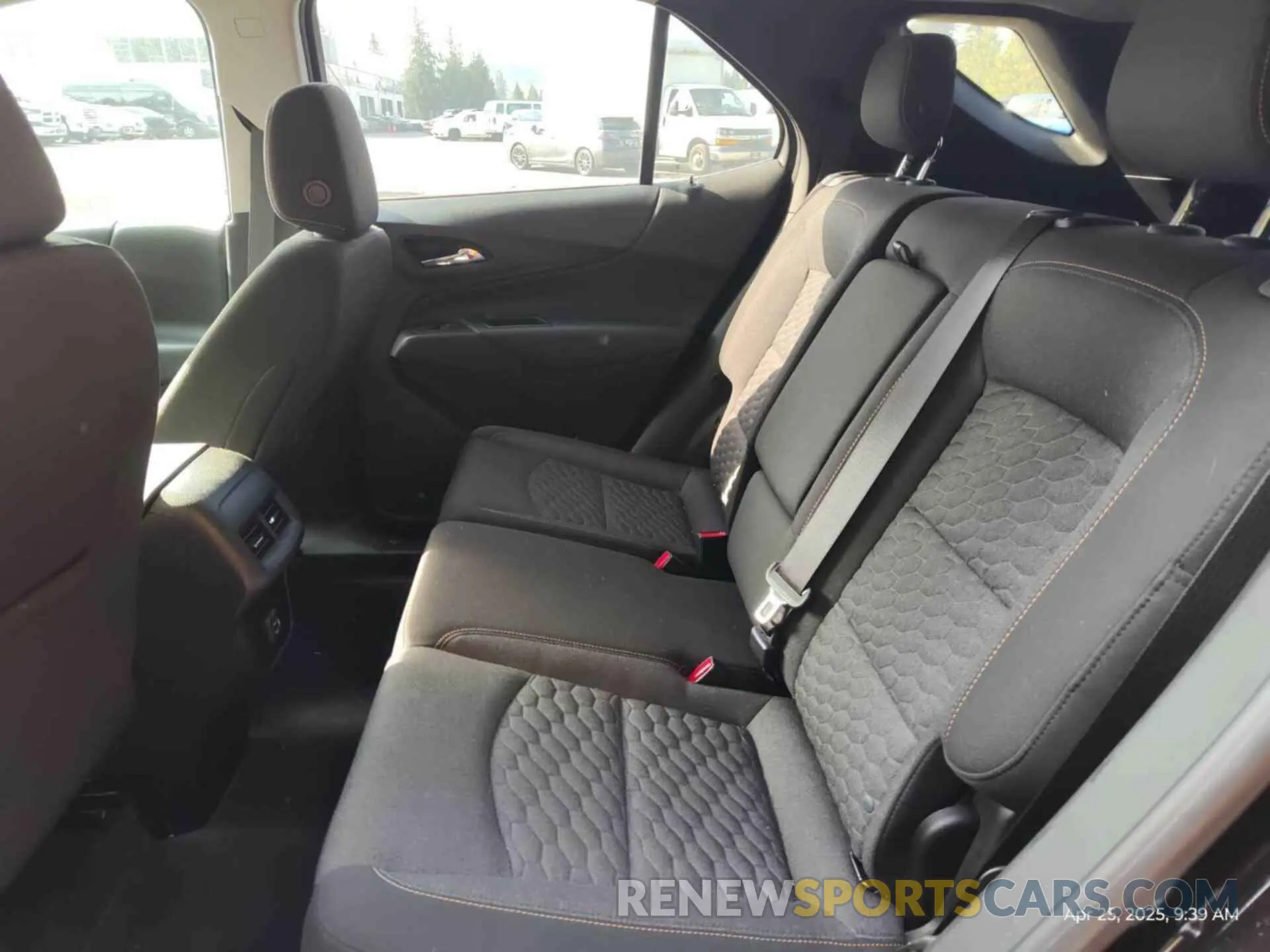 17 Photograph of a damaged car 2GNAXJEV0L6237892 CHEVROLET EQUINOX 2020