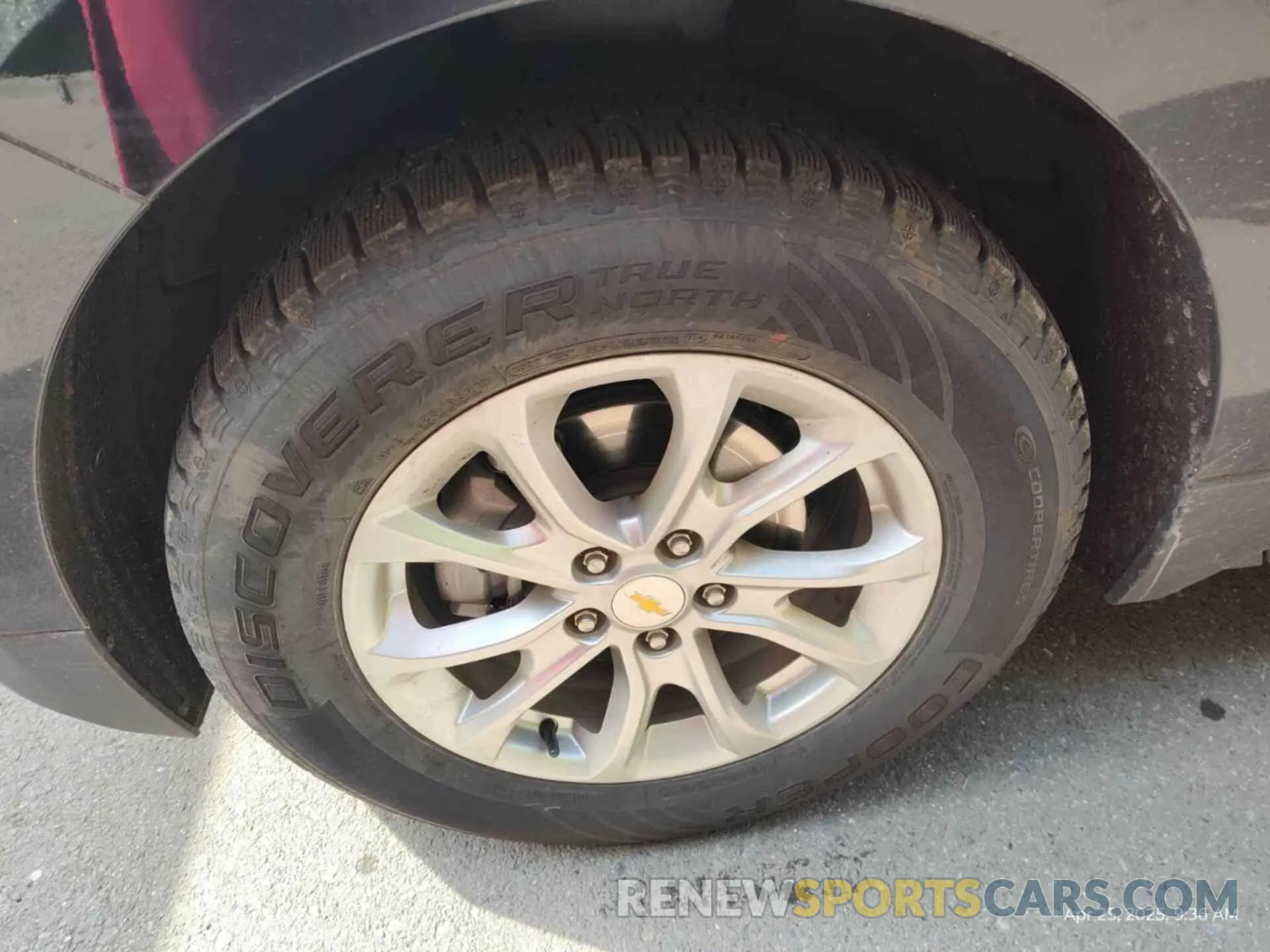 28 Photograph of a damaged car 2GNAXJEV0L6237892 CHEVROLET EQUINOX 2020