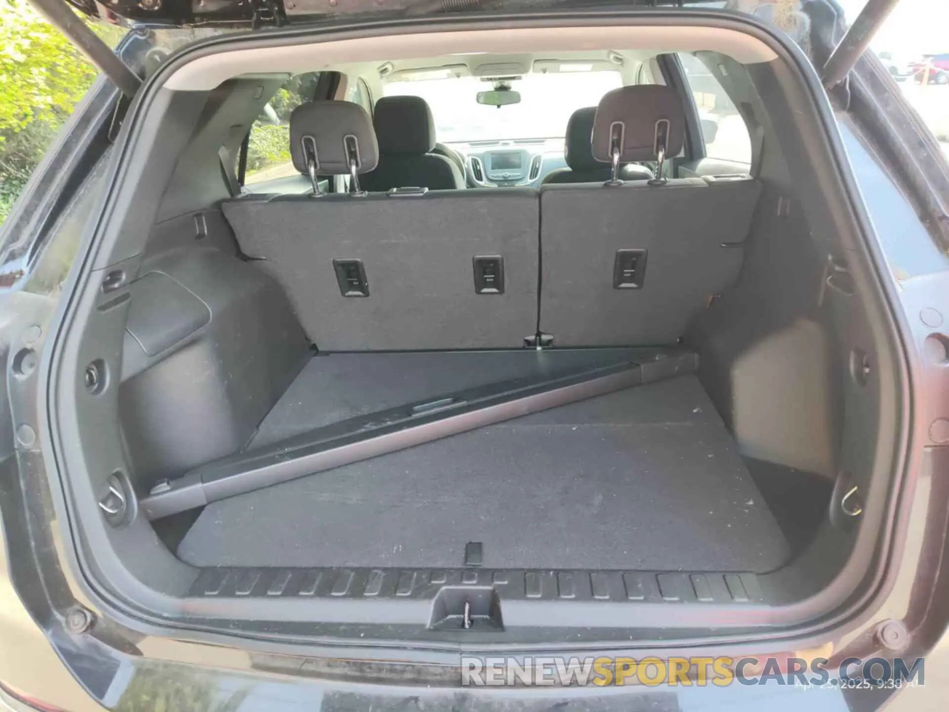 9 Photograph of a damaged car 2GNAXJEV0L6237892 CHEVROLET EQUINOX 2020