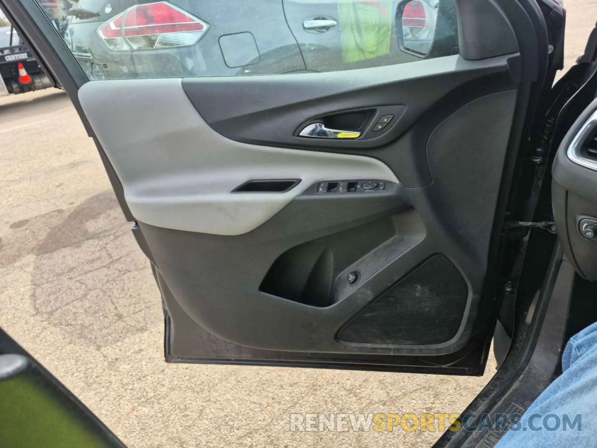 10 Photograph of a damaged car 2GNAXJEV0L6238170 CHEVROLET EQUINOX 2020