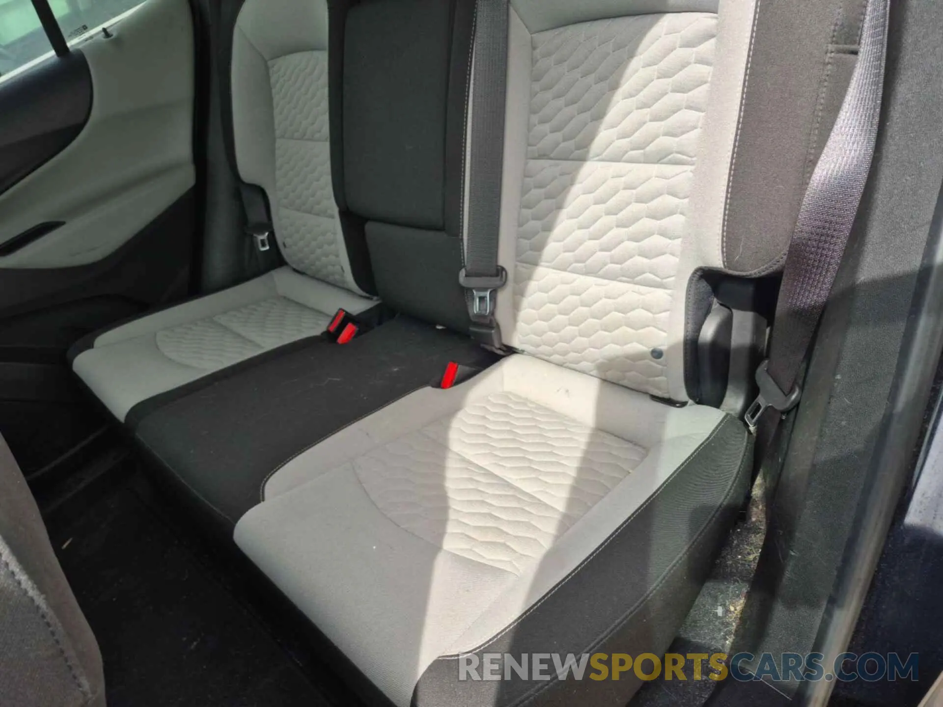22 Photograph of a damaged car 2GNAXJEV0L6238170 CHEVROLET EQUINOX 2020