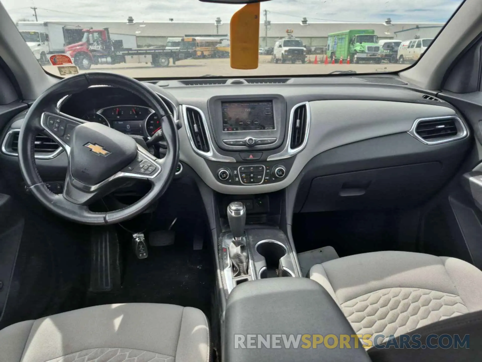 5 Photograph of a damaged car 2GNAXJEV0L6238170 CHEVROLET EQUINOX 2020