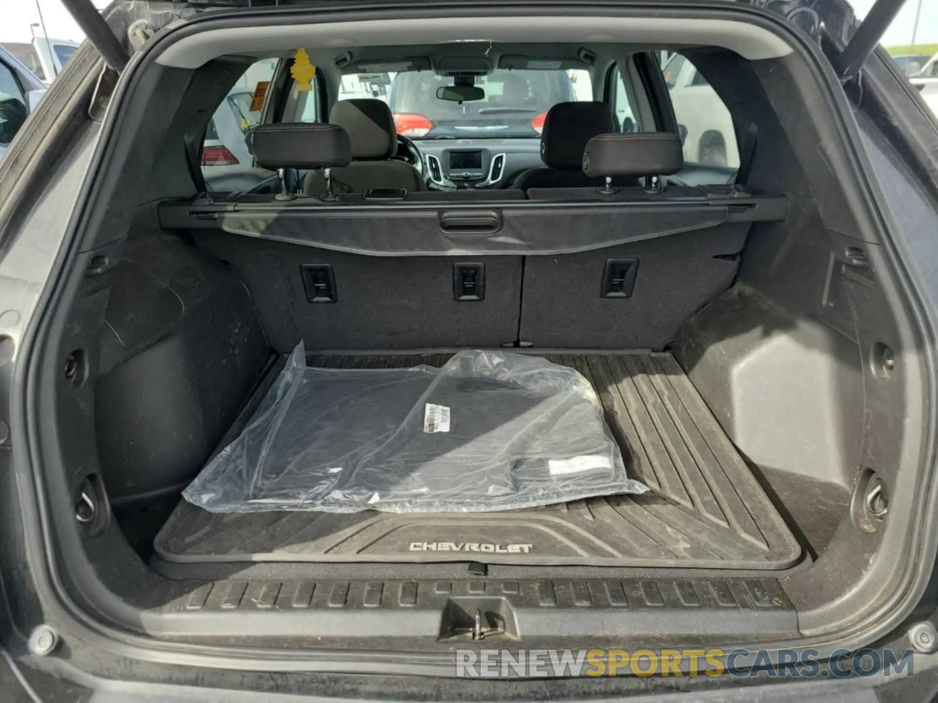 12 Photograph of a damaged car 2GNAXJEV0L6239125 CHEVROLET EQUINOX 2020