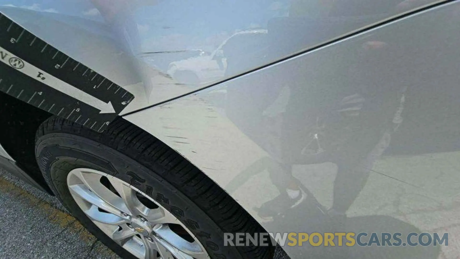 10 Photograph of a damaged car 2GNAXJEV0L6239187 CHEVROLET EQUINOX 2020