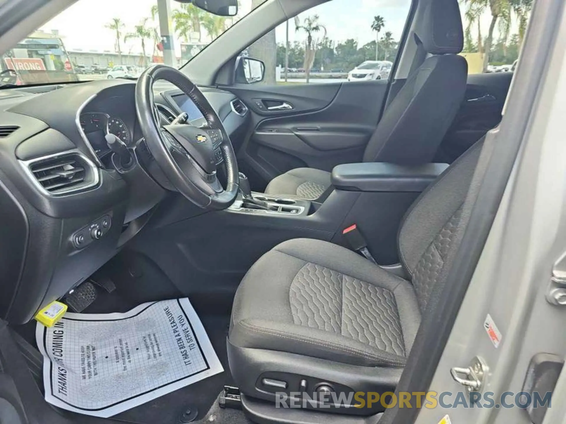 24 Photograph of a damaged car 2GNAXJEV0L6239187 CHEVROLET EQUINOX 2020