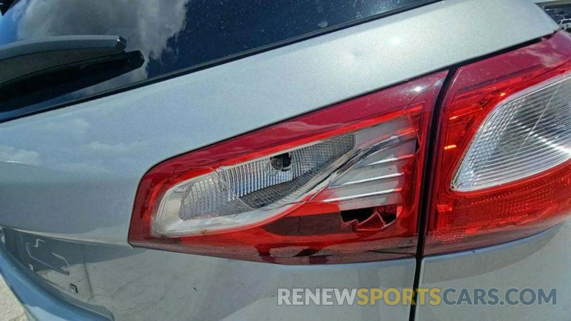 5 Photograph of a damaged car 2GNAXJEV0L6239187 CHEVROLET EQUINOX 2020