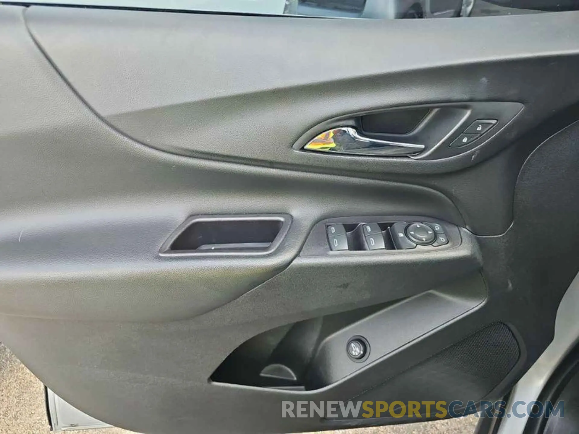 6 Photograph of a damaged car 2GNAXJEV0L6239187 CHEVROLET EQUINOX 2020