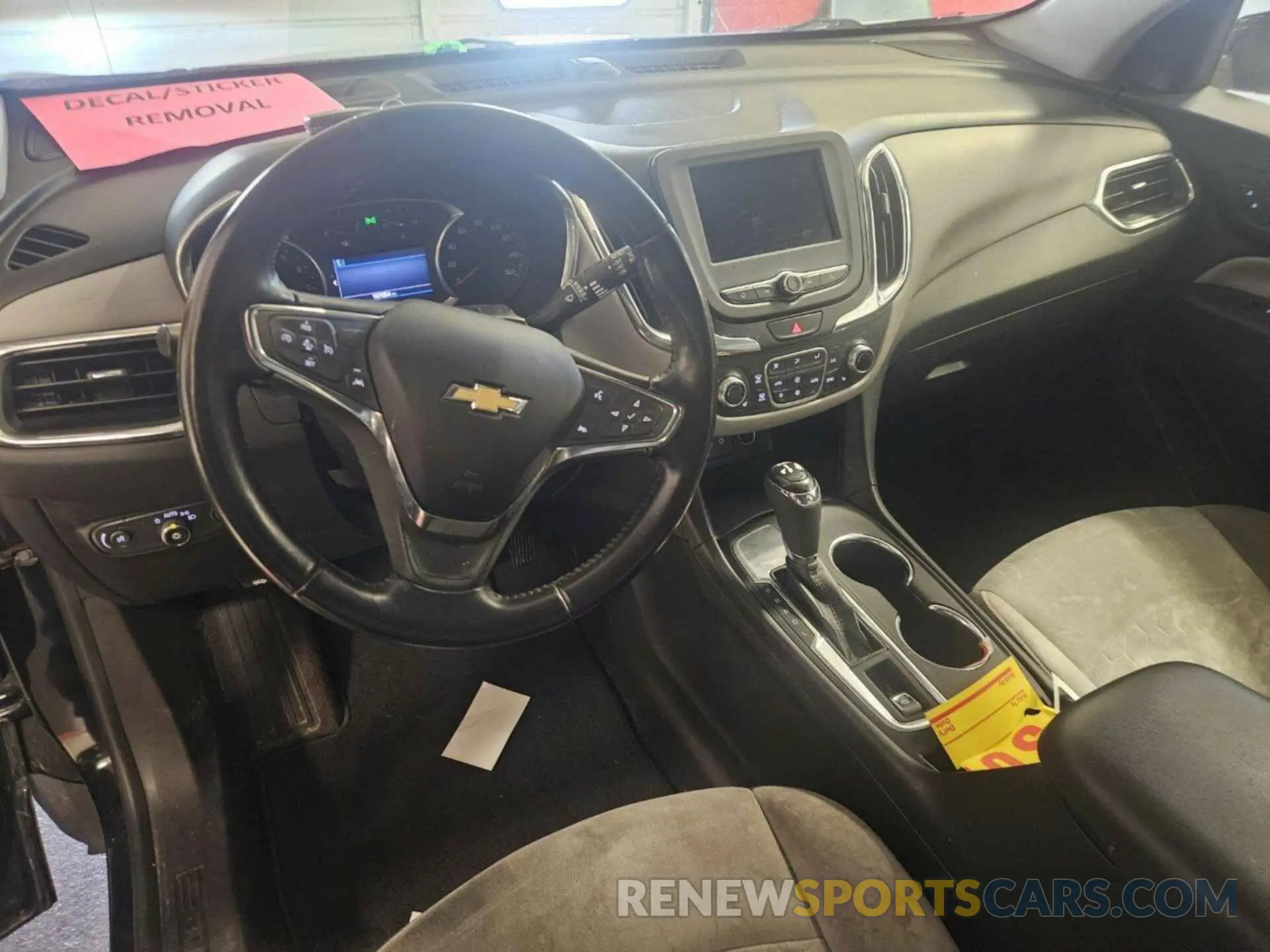 18 Photograph of a damaged car 2GNAXJEV0L6239447 CHEVROLET EQUINOX 2020