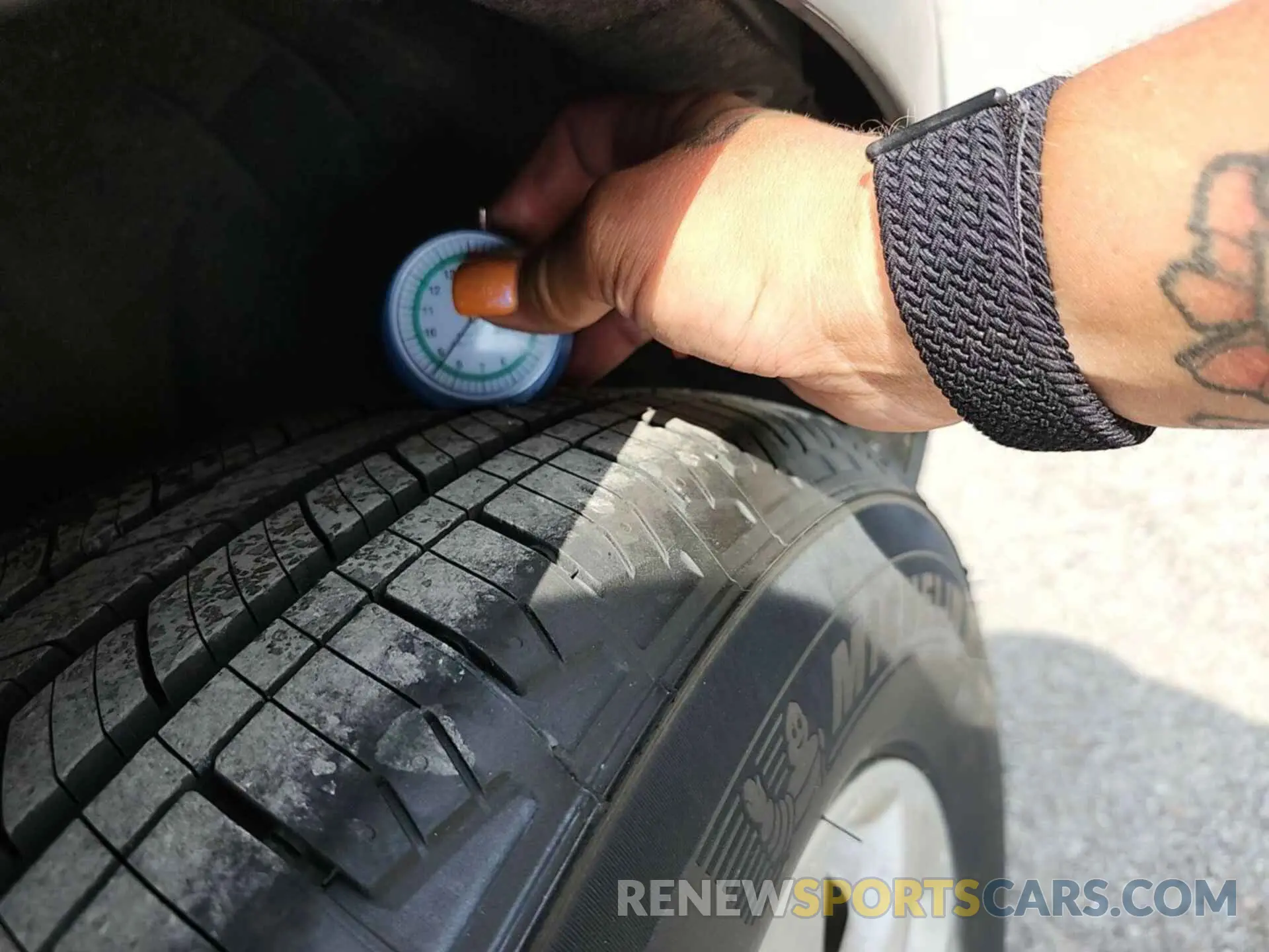 12 Photograph of a damaged car 2GNAXJEV0L6239657 CHEVROLET EQUINOX 2020