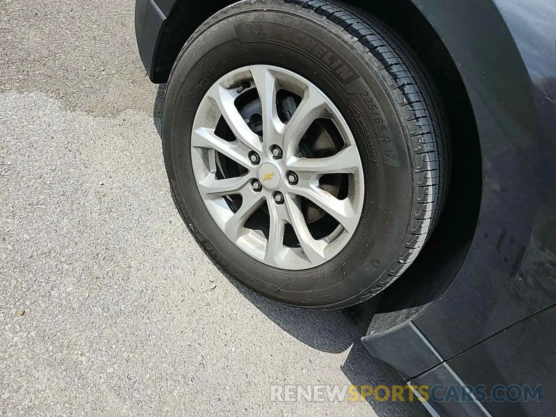 18 Photograph of a damaged car 2GNAXJEV0L6239657 CHEVROLET EQUINOX 2020