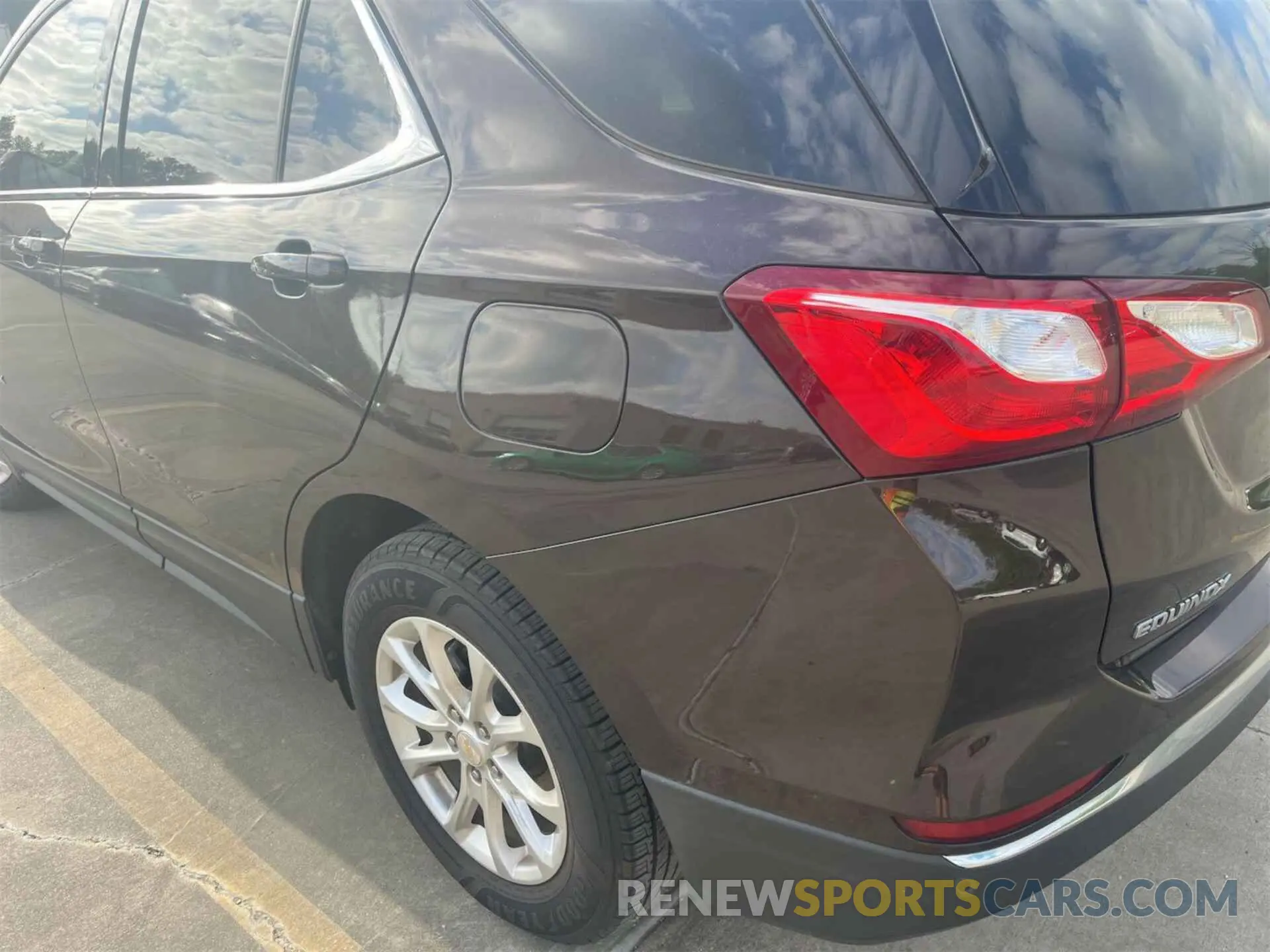 10 Photograph of a damaged car 2GNAXJEV0L6261349 CHEVROLET EQUINOX 2020