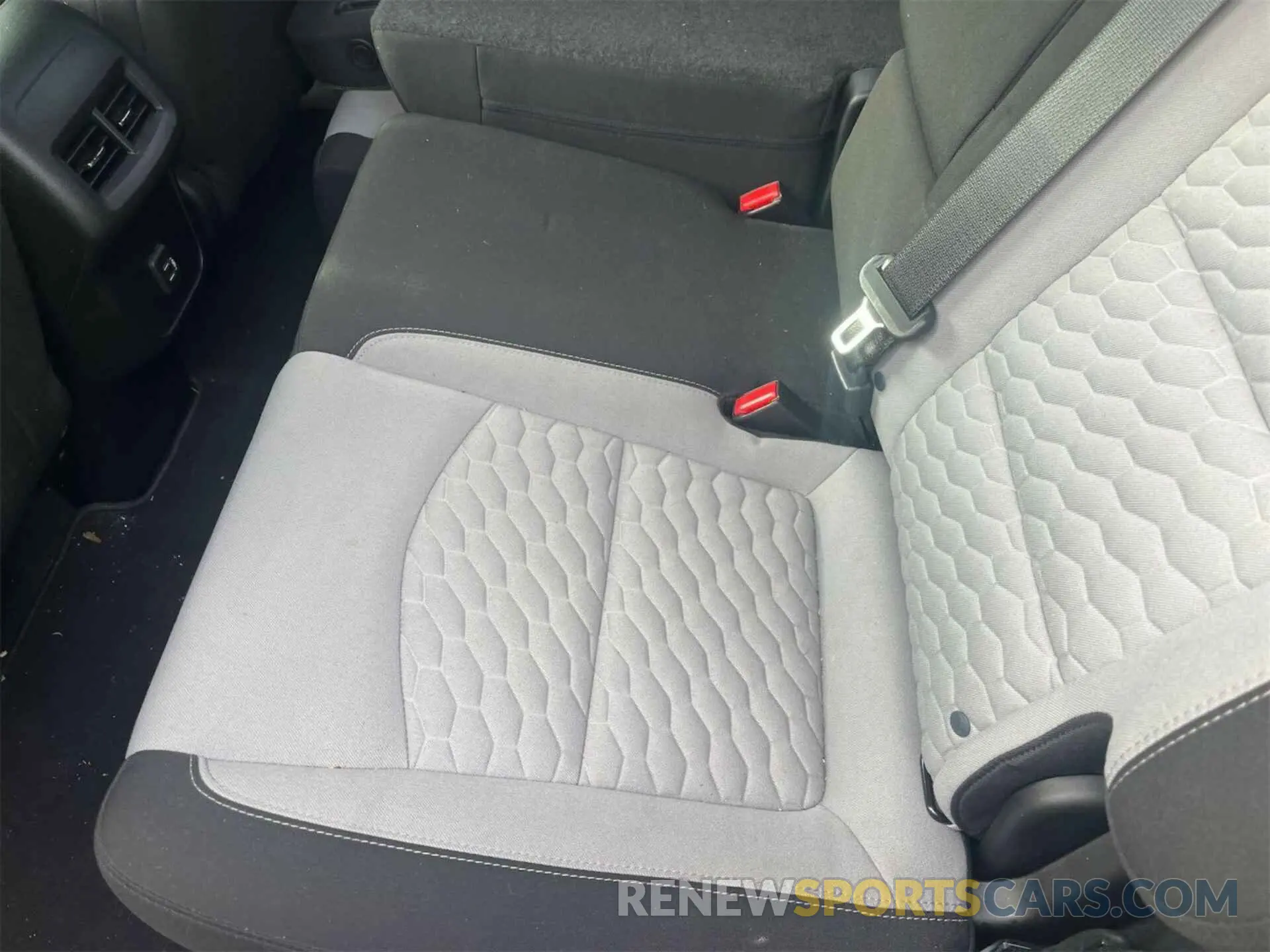 19 Photograph of a damaged car 2GNAXJEV0L6261349 CHEVROLET EQUINOX 2020
