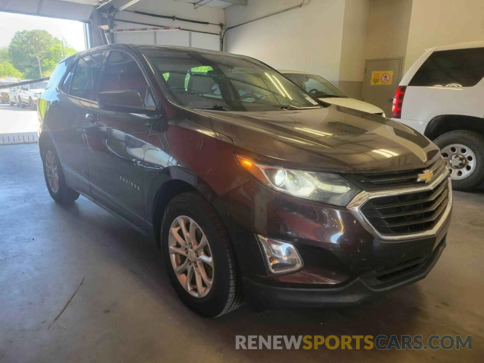 23 Photograph of a damaged car 2GNAXJEV0L6261349 CHEVROLET EQUINOX 2020