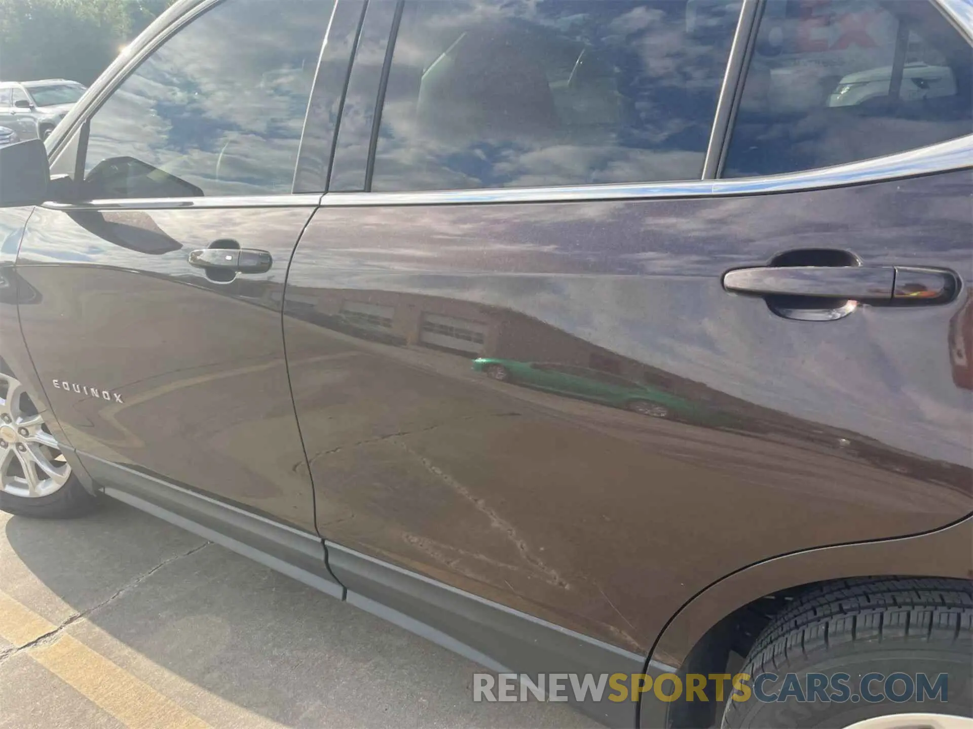 33 Photograph of a damaged car 2GNAXJEV0L6261349 CHEVROLET EQUINOX 2020