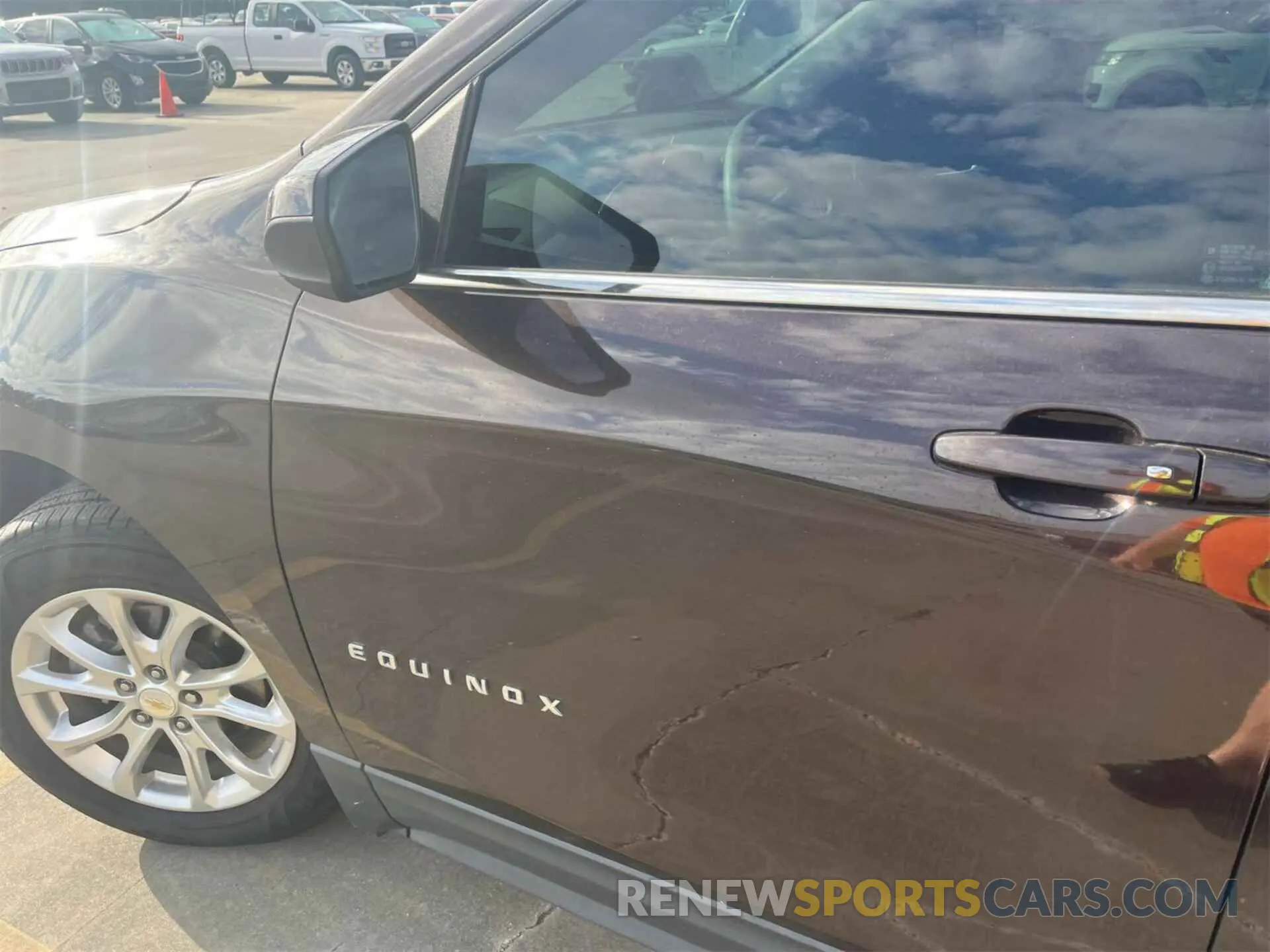 4 Photograph of a damaged car 2GNAXJEV0L6261349 CHEVROLET EQUINOX 2020