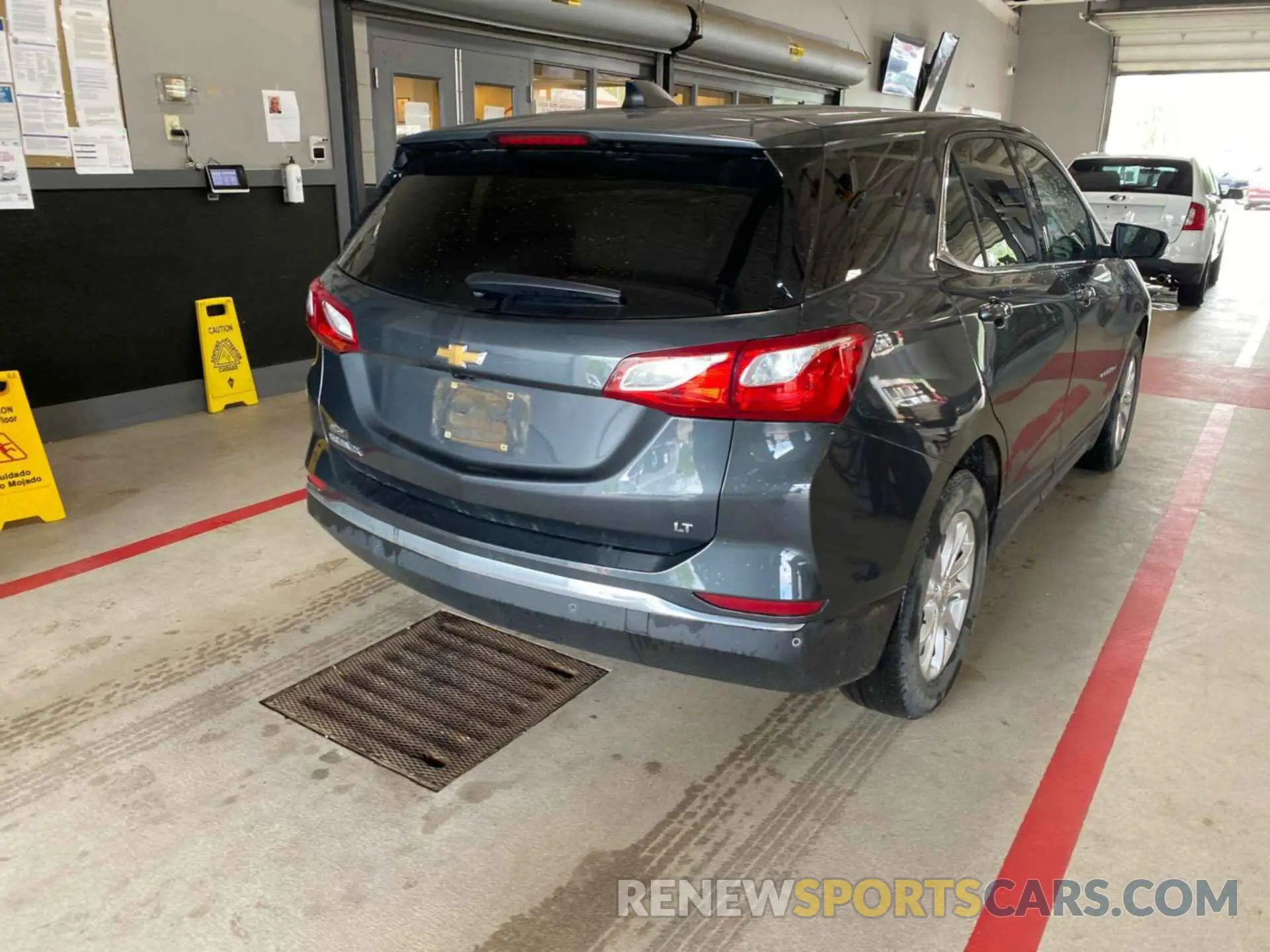 16 Photograph of a damaged car 2GNAXJEV0L6261500 CHEVROLET EQUINOX 2020