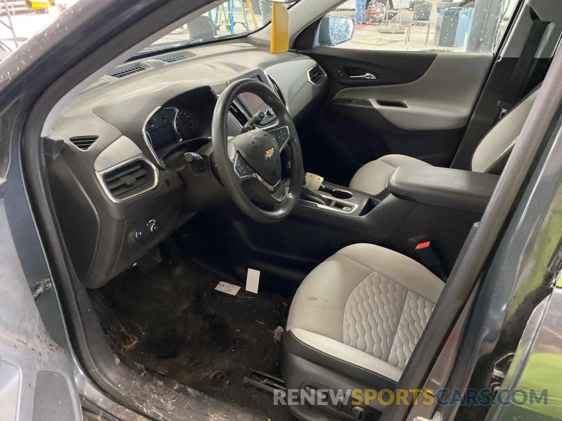 2 Photograph of a damaged car 2GNAXJEV0L6261500 CHEVROLET EQUINOX 2020