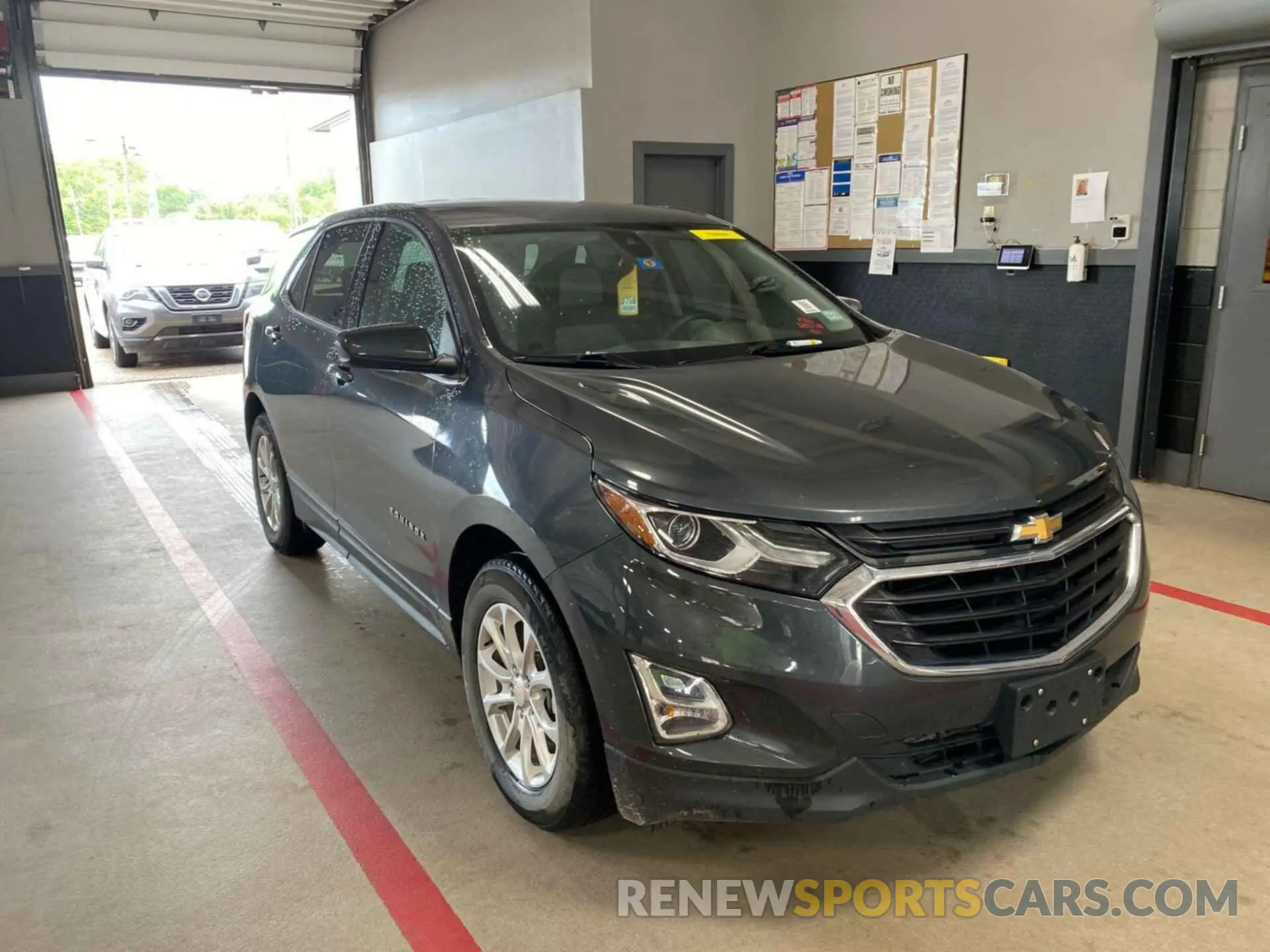 6 Photograph of a damaged car 2GNAXJEV0L6261500 CHEVROLET EQUINOX 2020