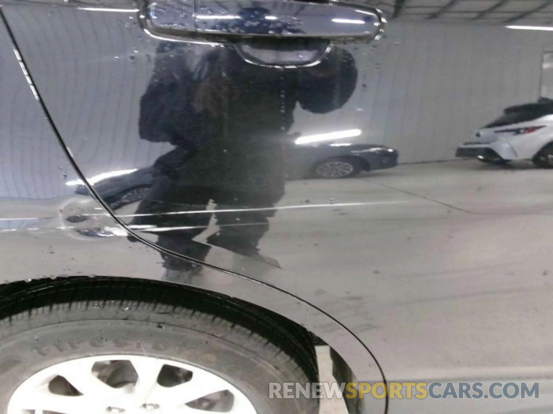 19 Photograph of a damaged car 2GNAXJEV0L6264087 CHEVROLET EQUINOX 2020