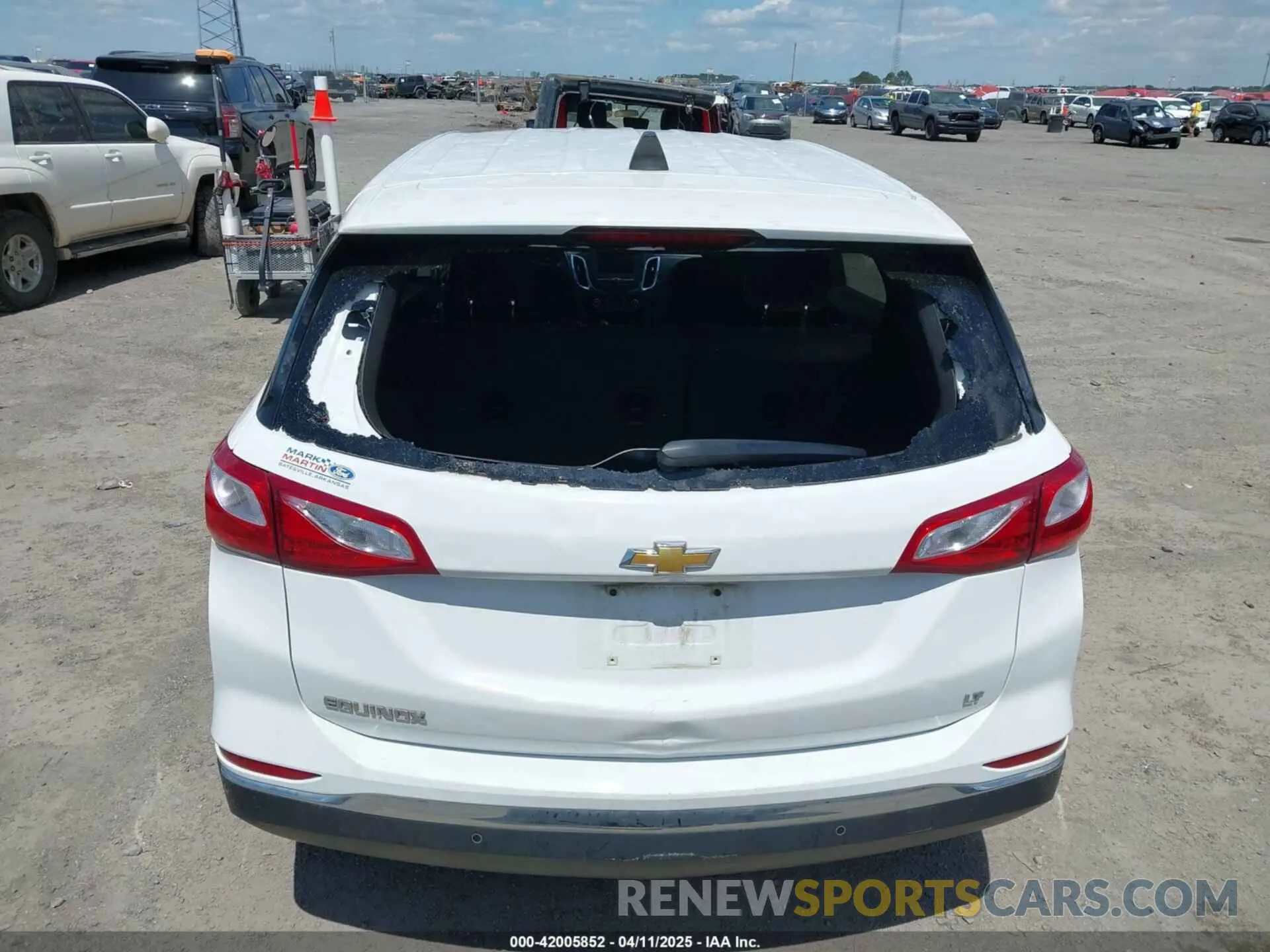 14 Photograph of a damaged car 2GNAXJEV1L6123142 CHEVROLET EQUINOX 2020