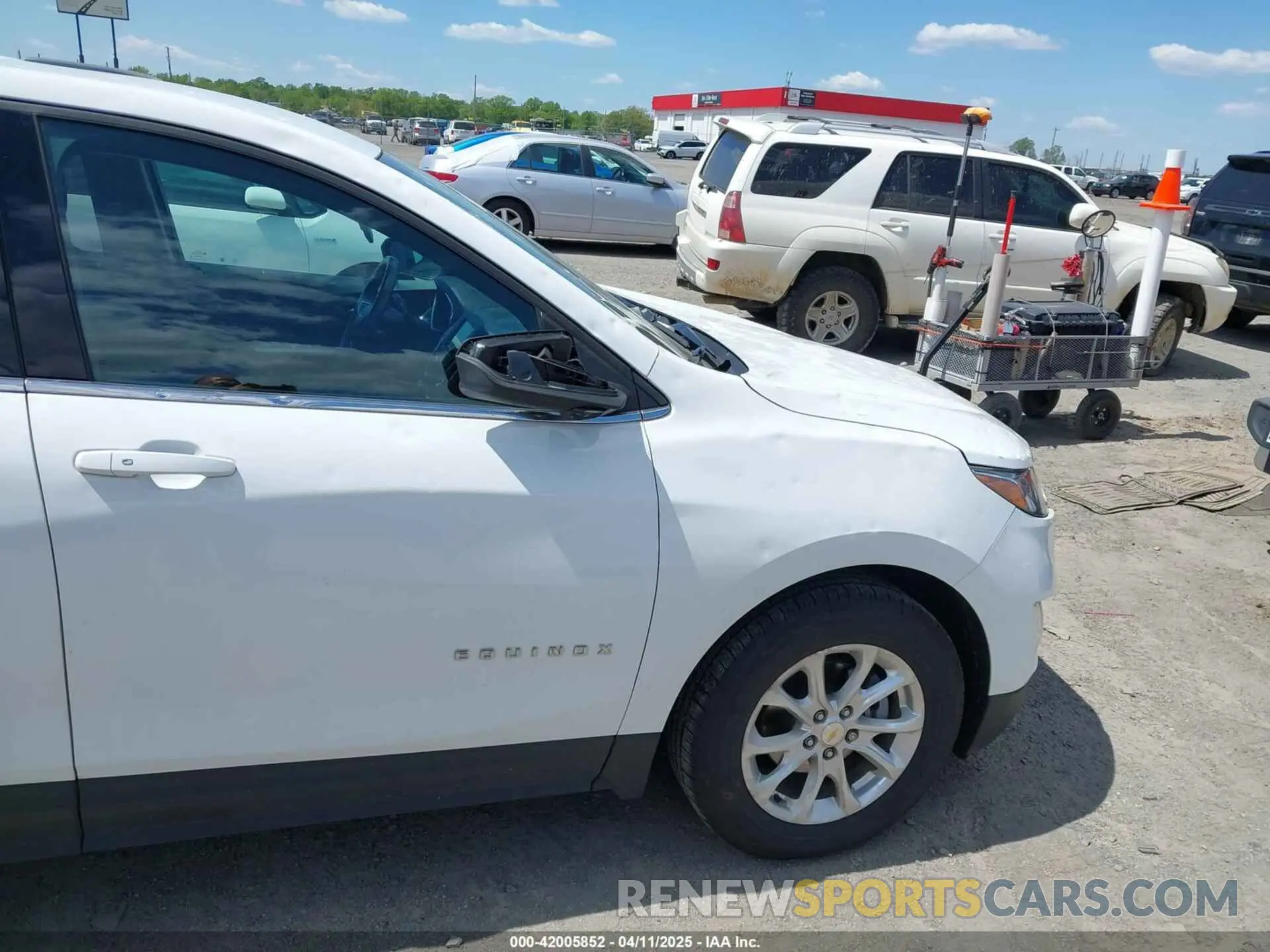 16 Photograph of a damaged car 2GNAXJEV1L6123142 CHEVROLET EQUINOX 2020