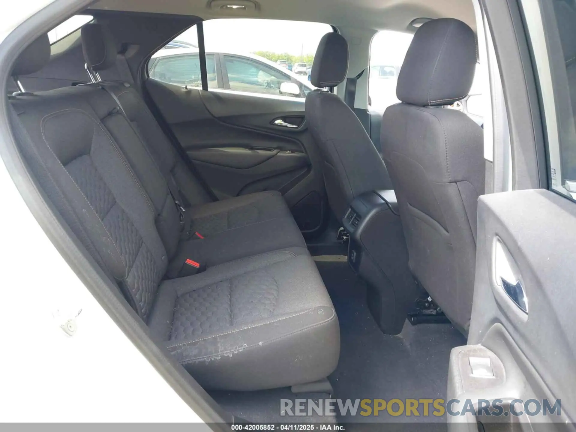 8 Photograph of a damaged car 2GNAXJEV1L6123142 CHEVROLET EQUINOX 2020