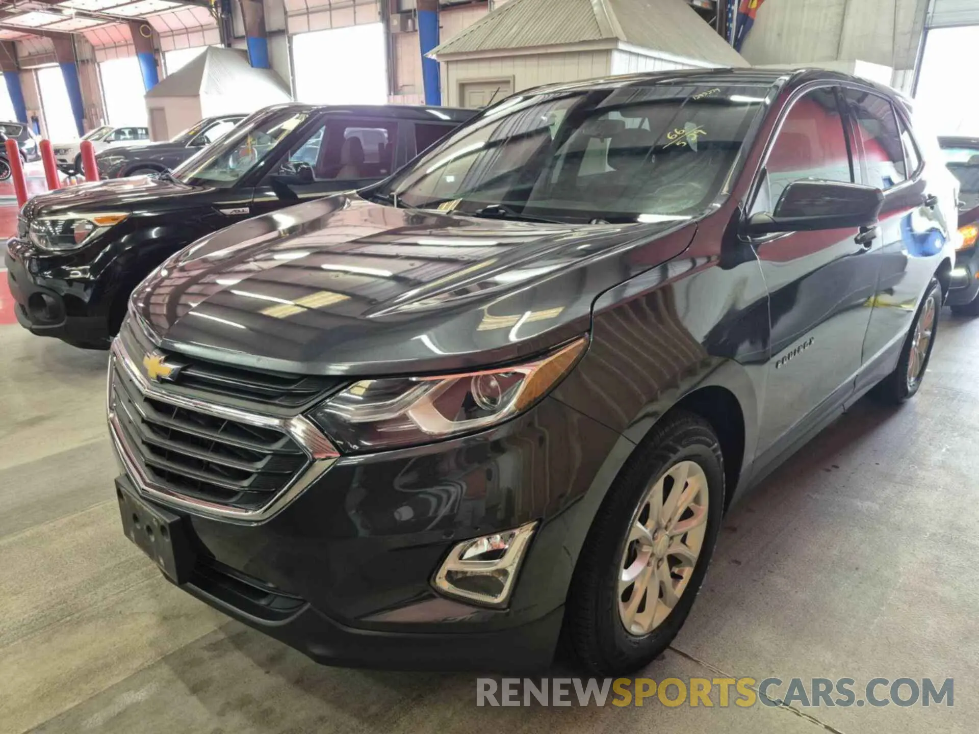 24 Photograph of a damaged car 2GNAXJEV1L6152690 CHEVROLET EQUINOX 2020
