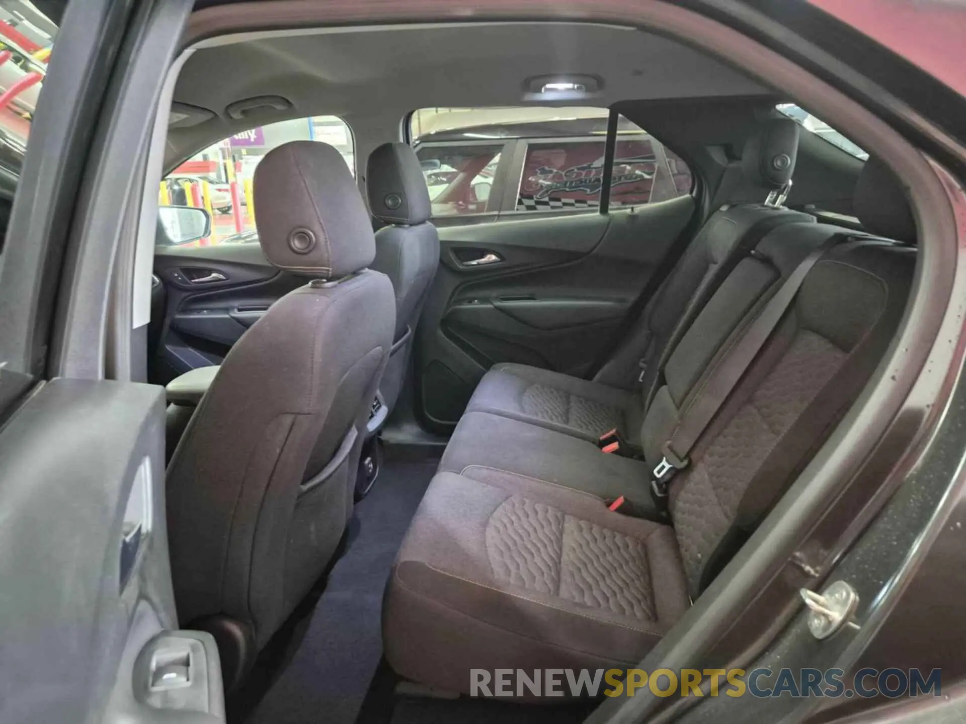 28 Photograph of a damaged car 2GNAXJEV1L6152690 CHEVROLET EQUINOX 2020