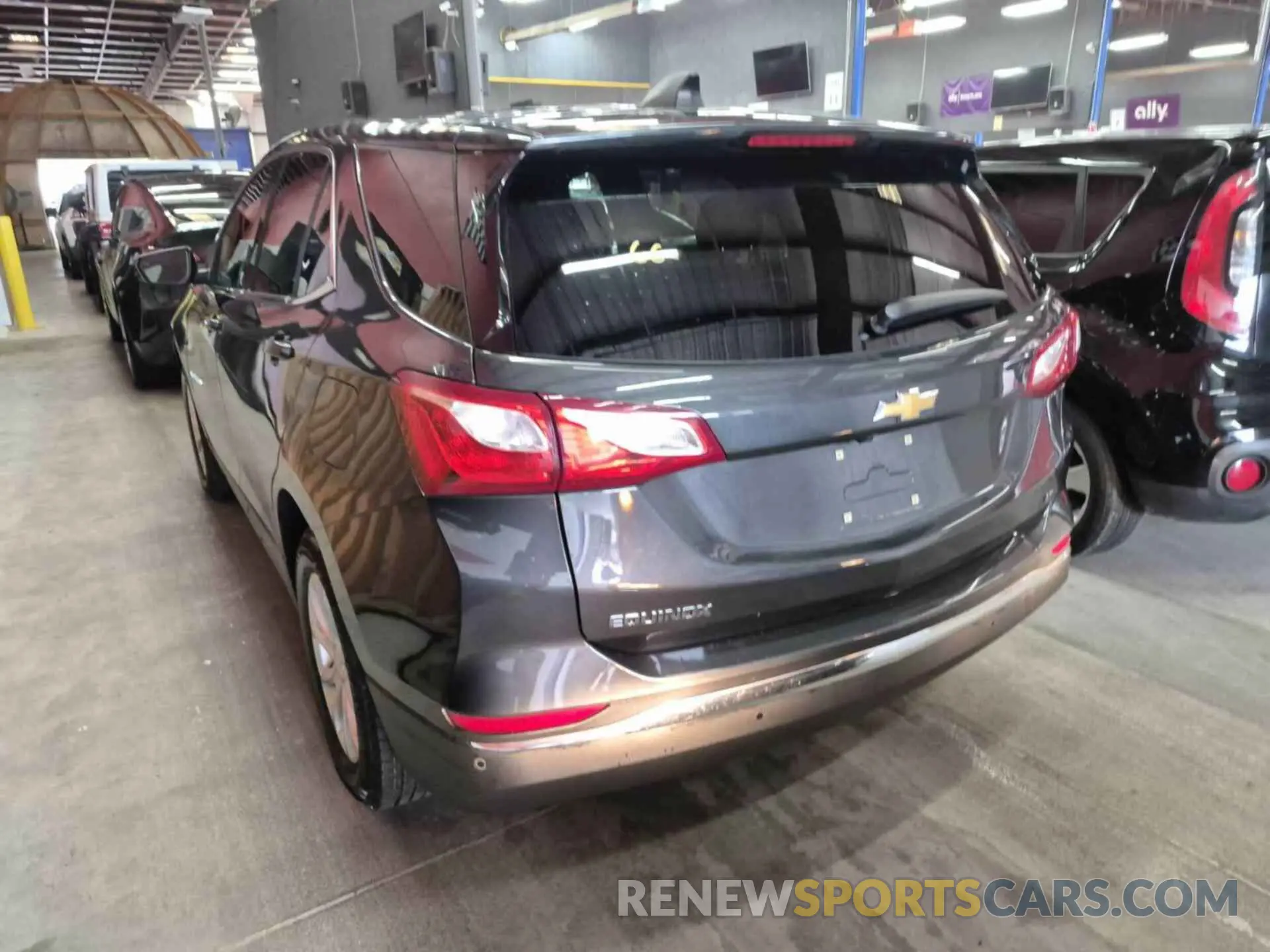 32 Photograph of a damaged car 2GNAXJEV1L6152690 CHEVROLET EQUINOX 2020
