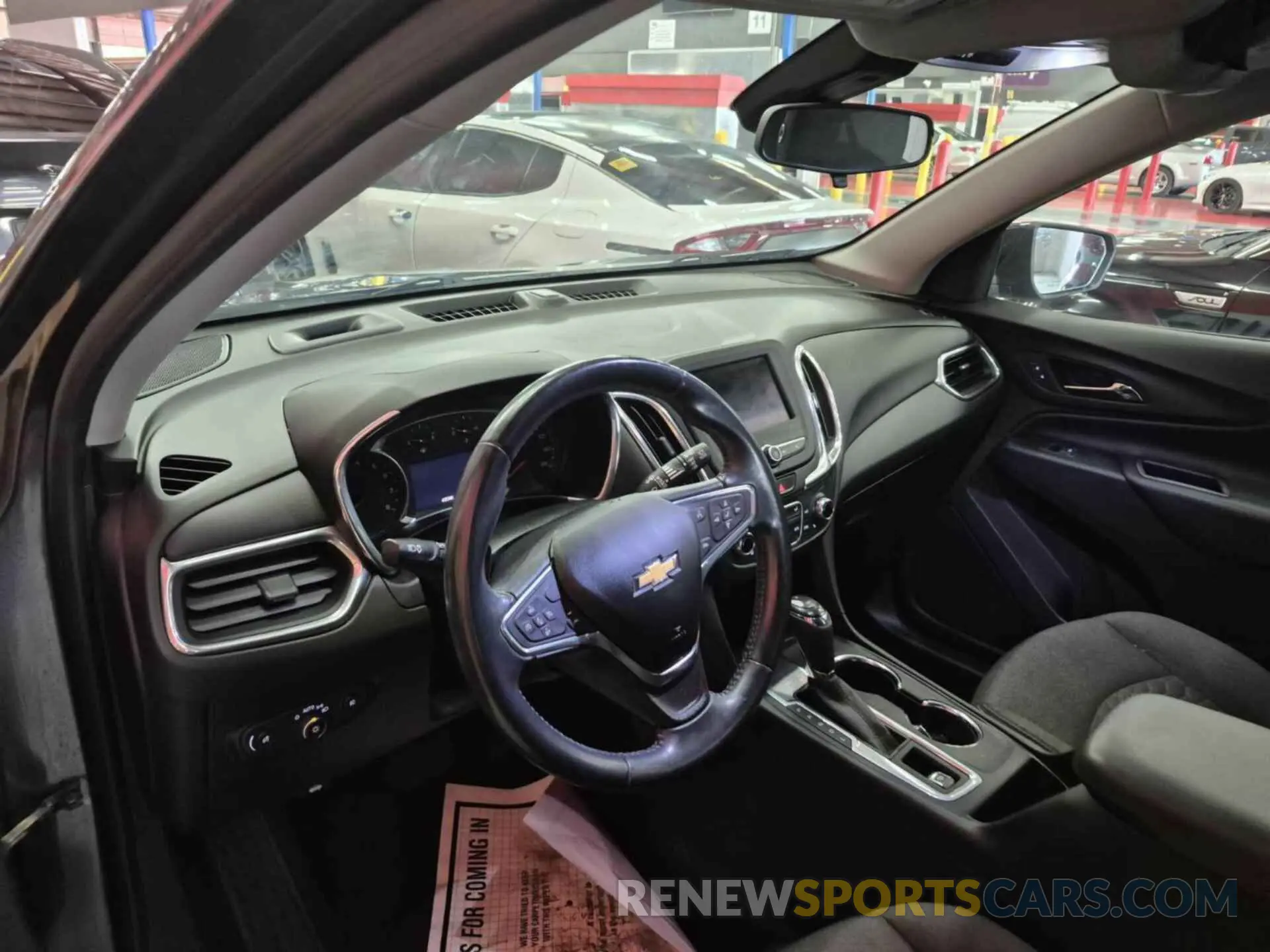 8 Photograph of a damaged car 2GNAXJEV1L6152690 CHEVROLET EQUINOX 2020