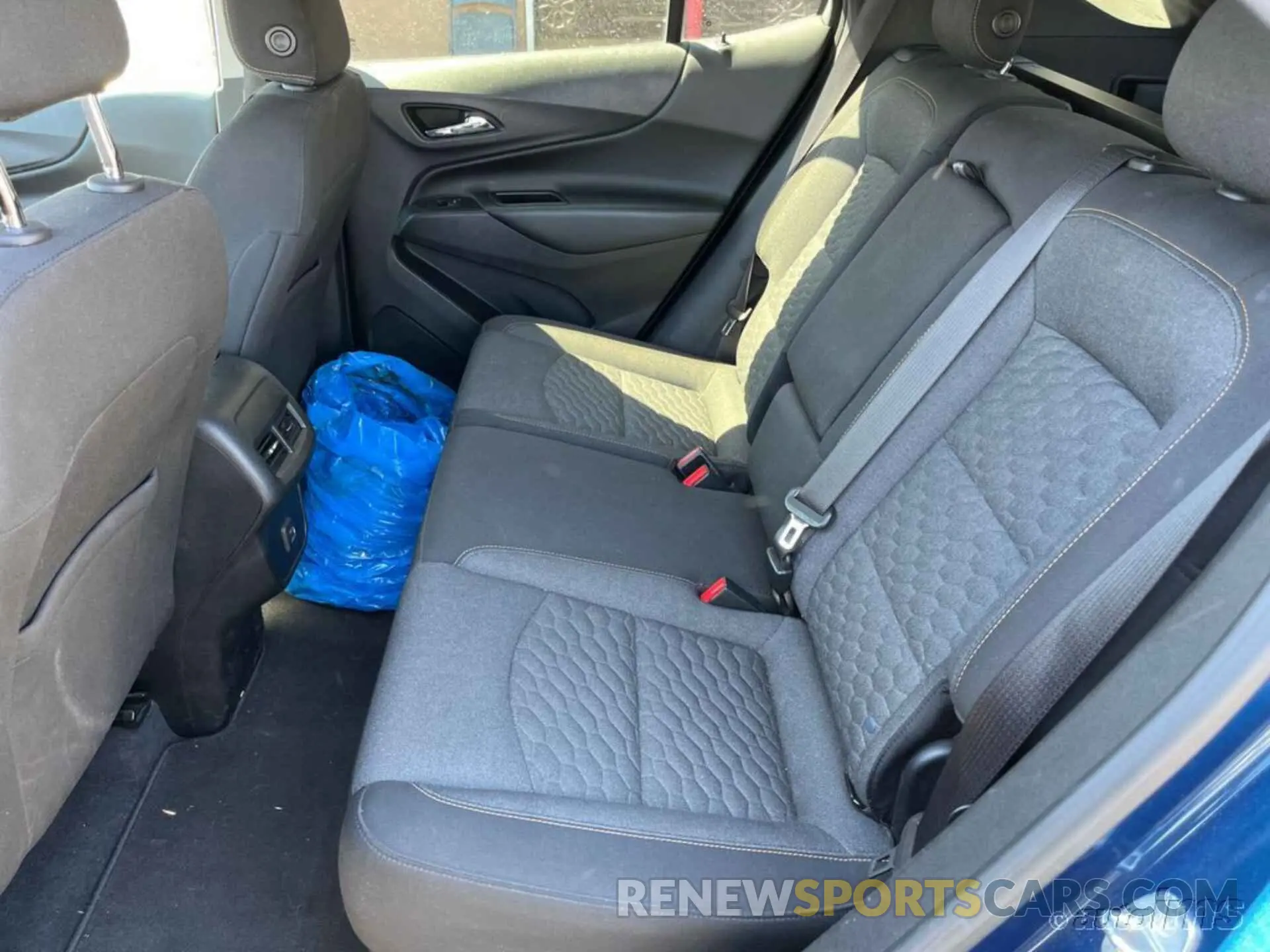 17 Photograph of a damaged car 2GNAXJEV1L6154360 CHEVROLET EQUINOX 2020