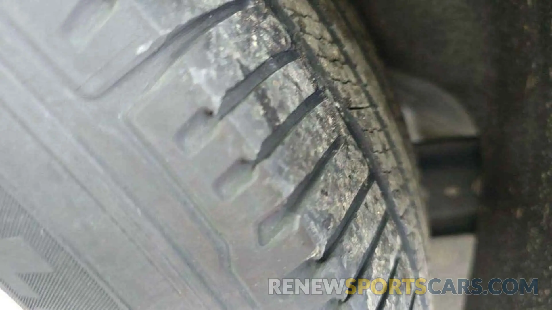 11 Photograph of a damaged car 2GNAXJEV1L6155640 CHEVROLET EQUINOX 2020
