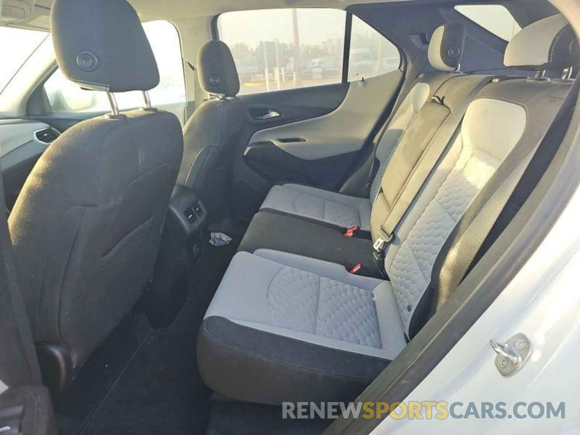 10 Photograph of a damaged car 2GNAXJEV1L6157694 CHEVROLET EQUINOX 2020