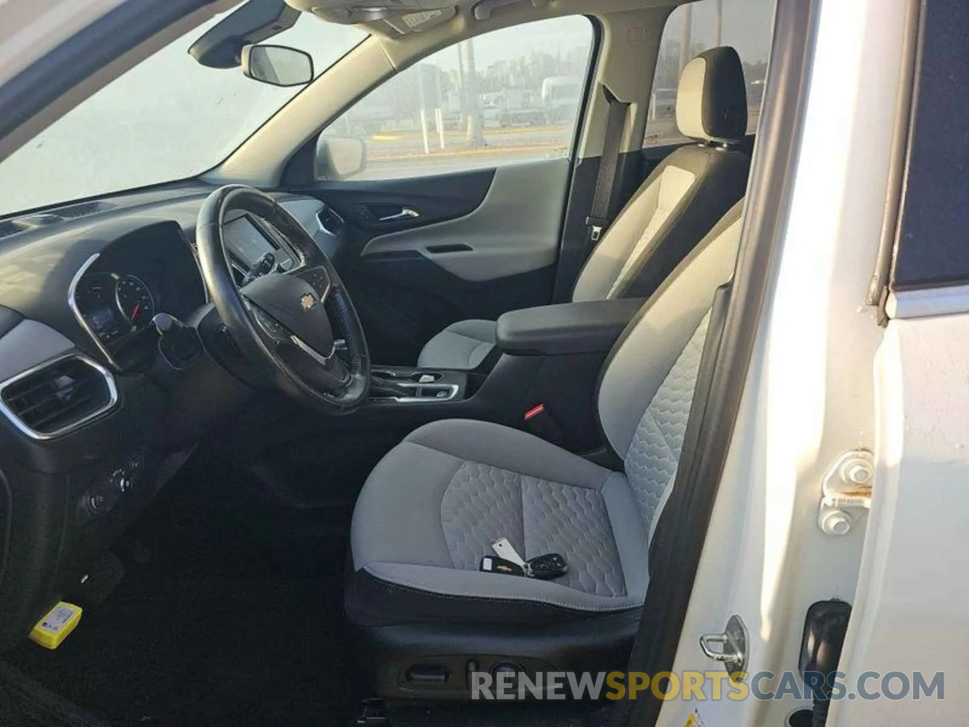 15 Photograph of a damaged car 2GNAXJEV1L6157694 CHEVROLET EQUINOX 2020