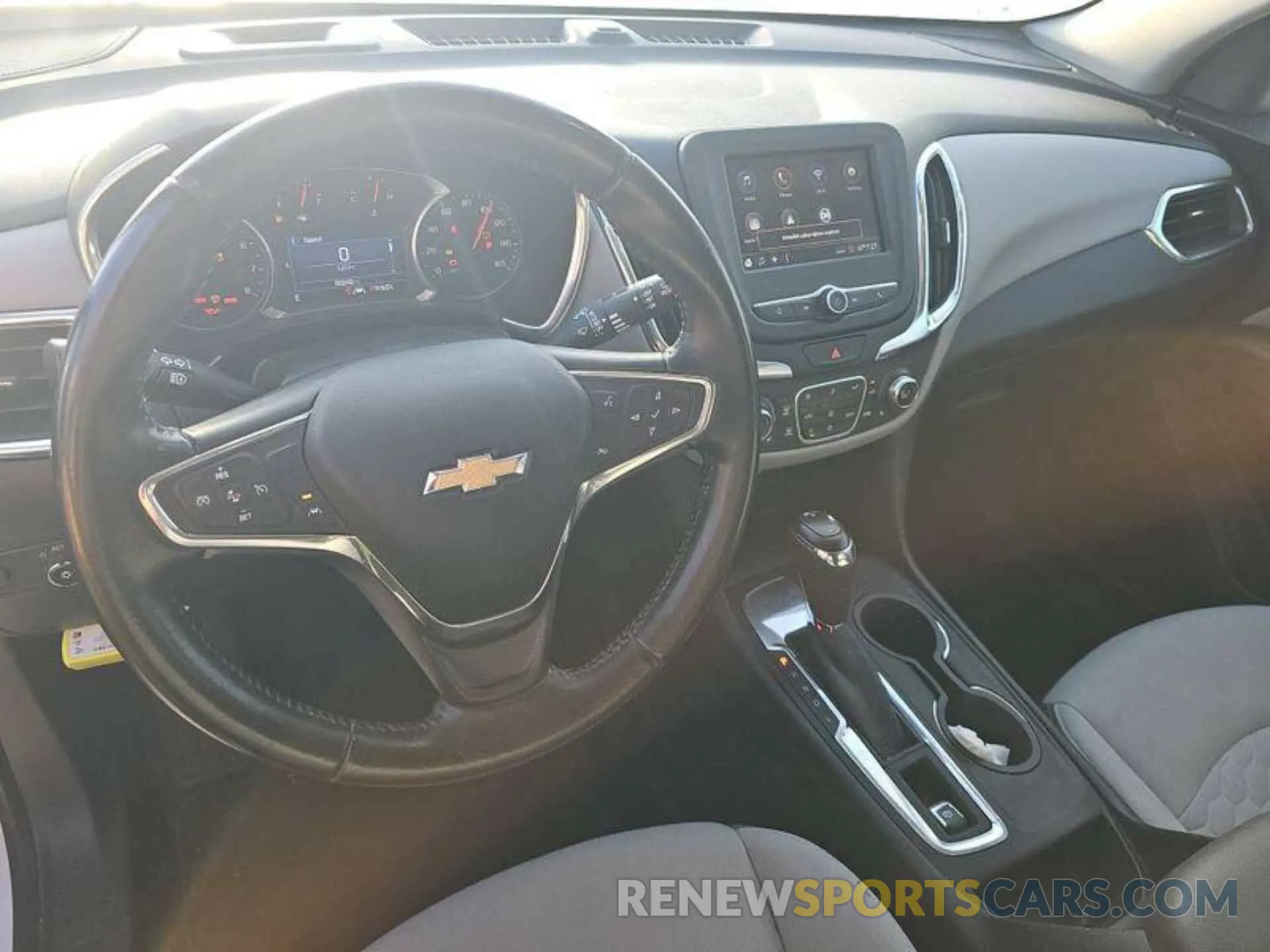 2 Photograph of a damaged car 2GNAXJEV1L6157694 CHEVROLET EQUINOX 2020