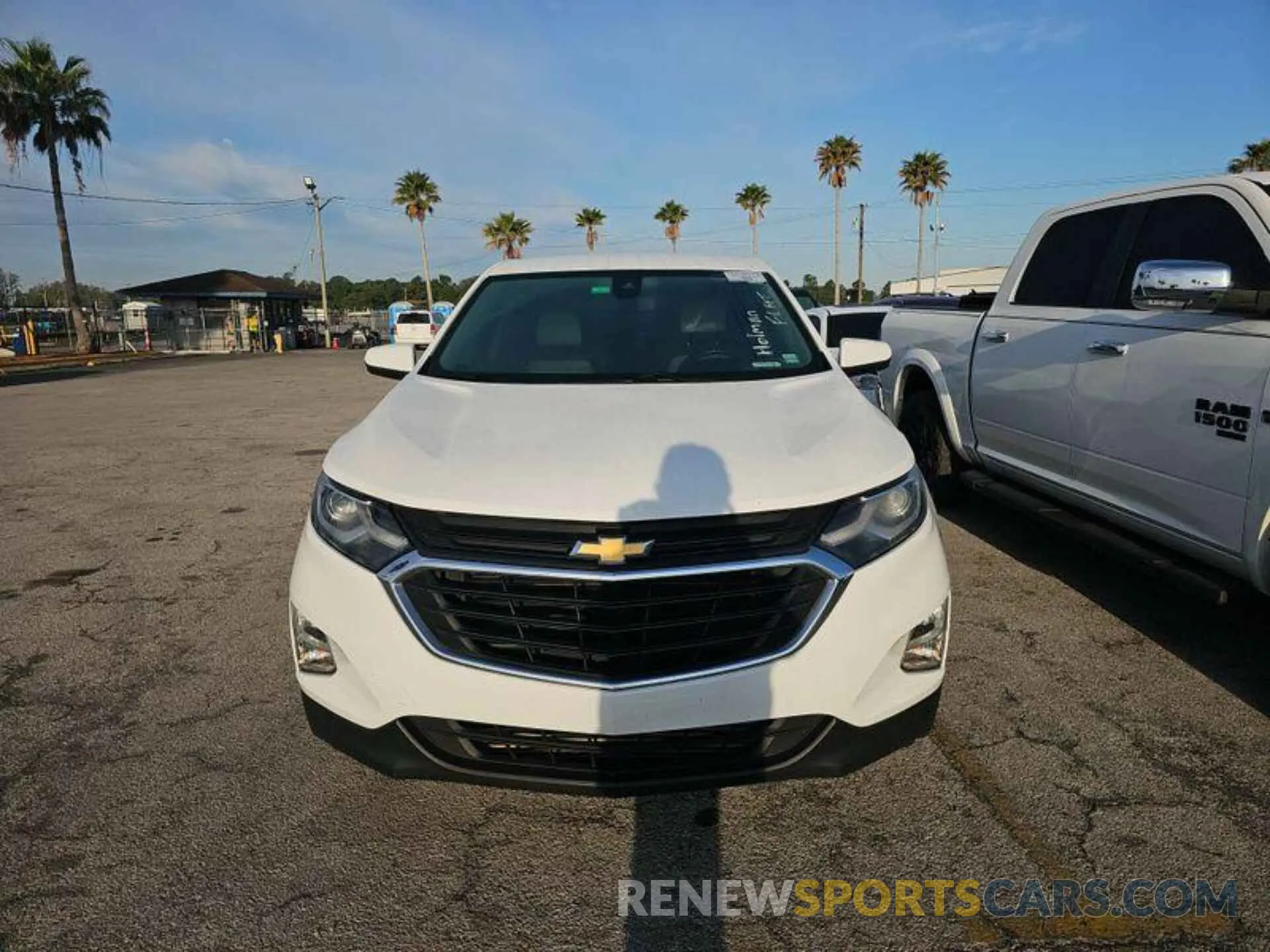 4 Photograph of a damaged car 2GNAXJEV1L6157694 CHEVROLET EQUINOX 2020