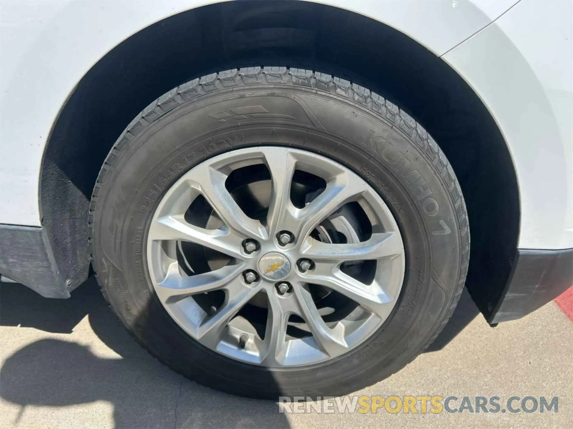 16 Photograph of a damaged car 2GNAXJEV1L6235830 CHEVROLET EQUINOX 2020