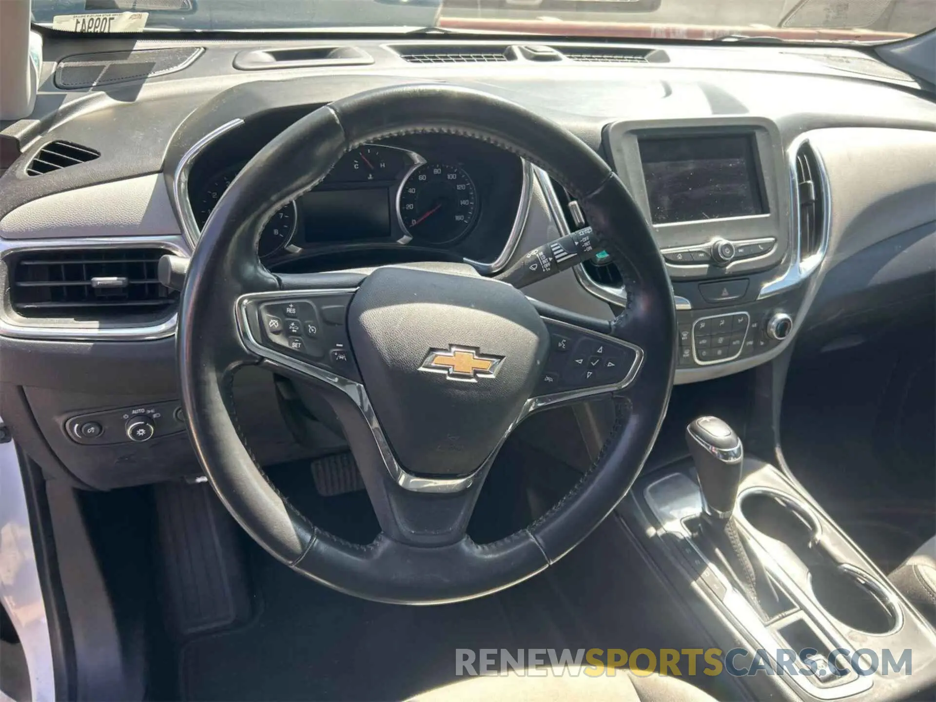 19 Photograph of a damaged car 2GNAXJEV1L6235830 CHEVROLET EQUINOX 2020