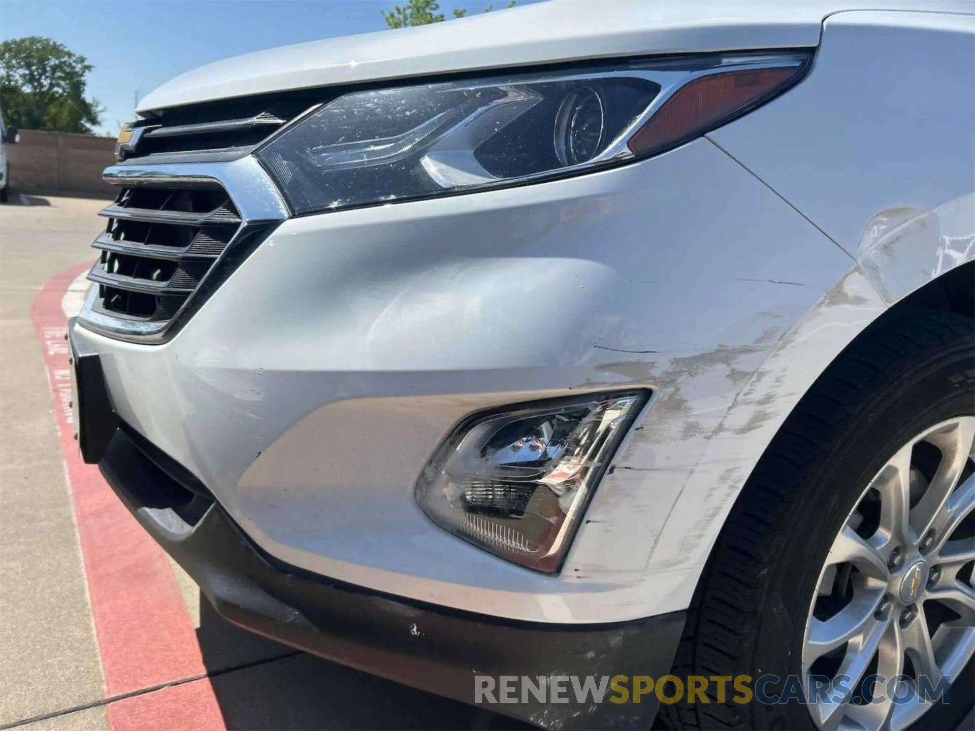 2 Photograph of a damaged car 2GNAXJEV1L6235830 CHEVROLET EQUINOX 2020