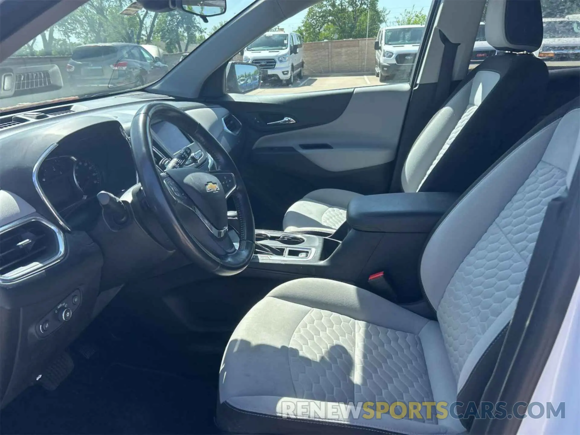 20 Photograph of a damaged car 2GNAXJEV1L6235830 CHEVROLET EQUINOX 2020