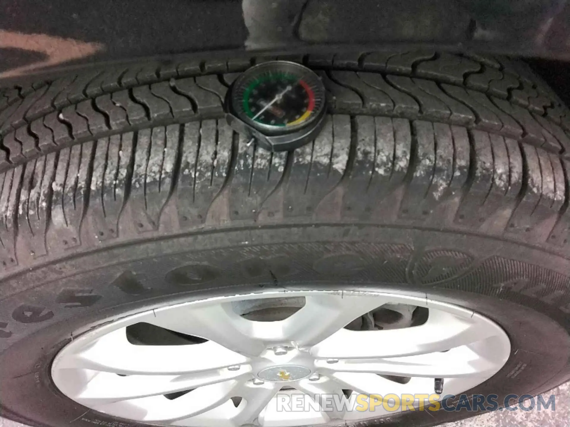 17 Photograph of a damaged car 2GNAXJEV1L6236315 CHEVROLET EQUINOX 2020