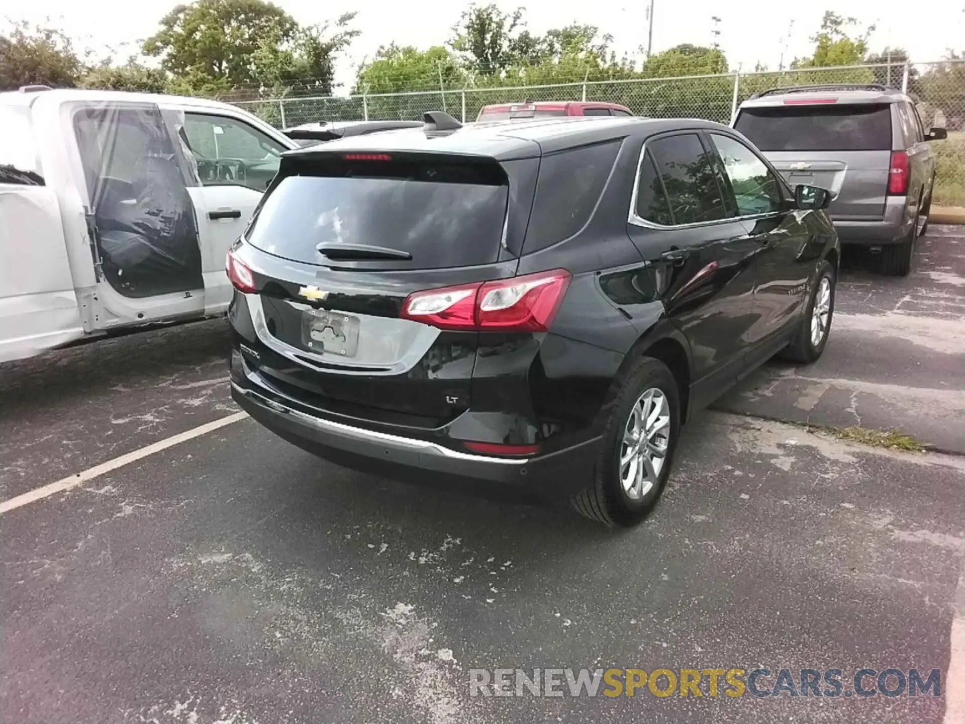 18 Photograph of a damaged car 2GNAXJEV1L6236315 CHEVROLET EQUINOX 2020