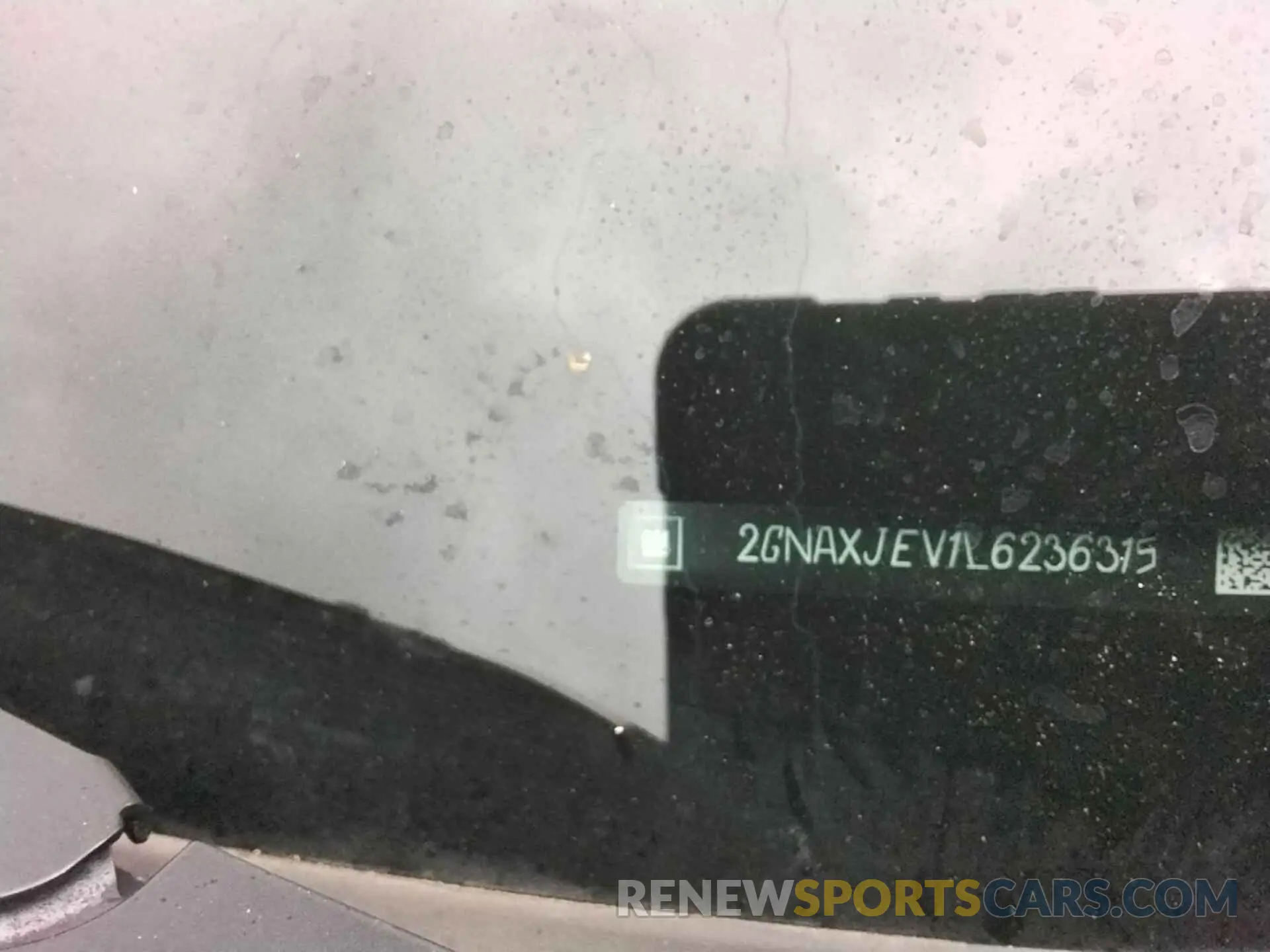 8 Photograph of a damaged car 2GNAXJEV1L6236315 CHEVROLET EQUINOX 2020