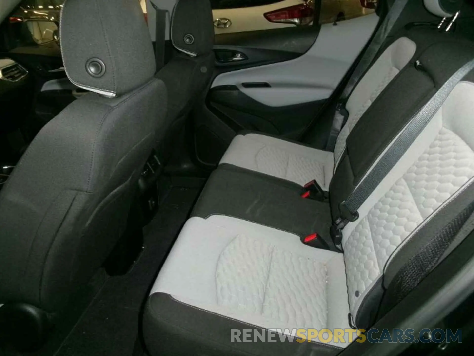 7 Photograph of a damaged car 2GNAXJEV1L6241191 CHEVROLET EQUINOX 2020