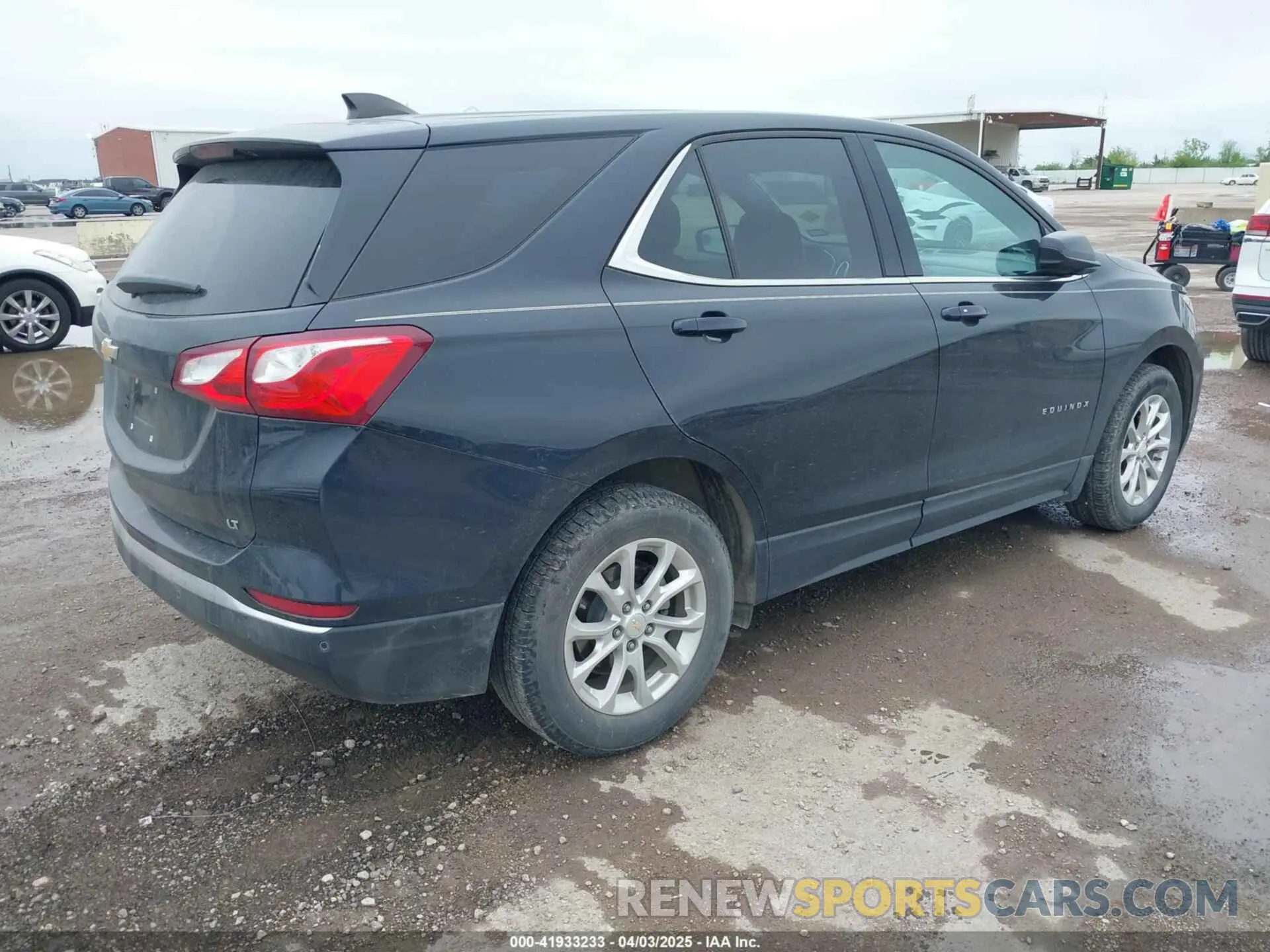 4 Photograph of a damaged car 2GNAXJEV2L6136692 CHEVROLET EQUINOX 2020